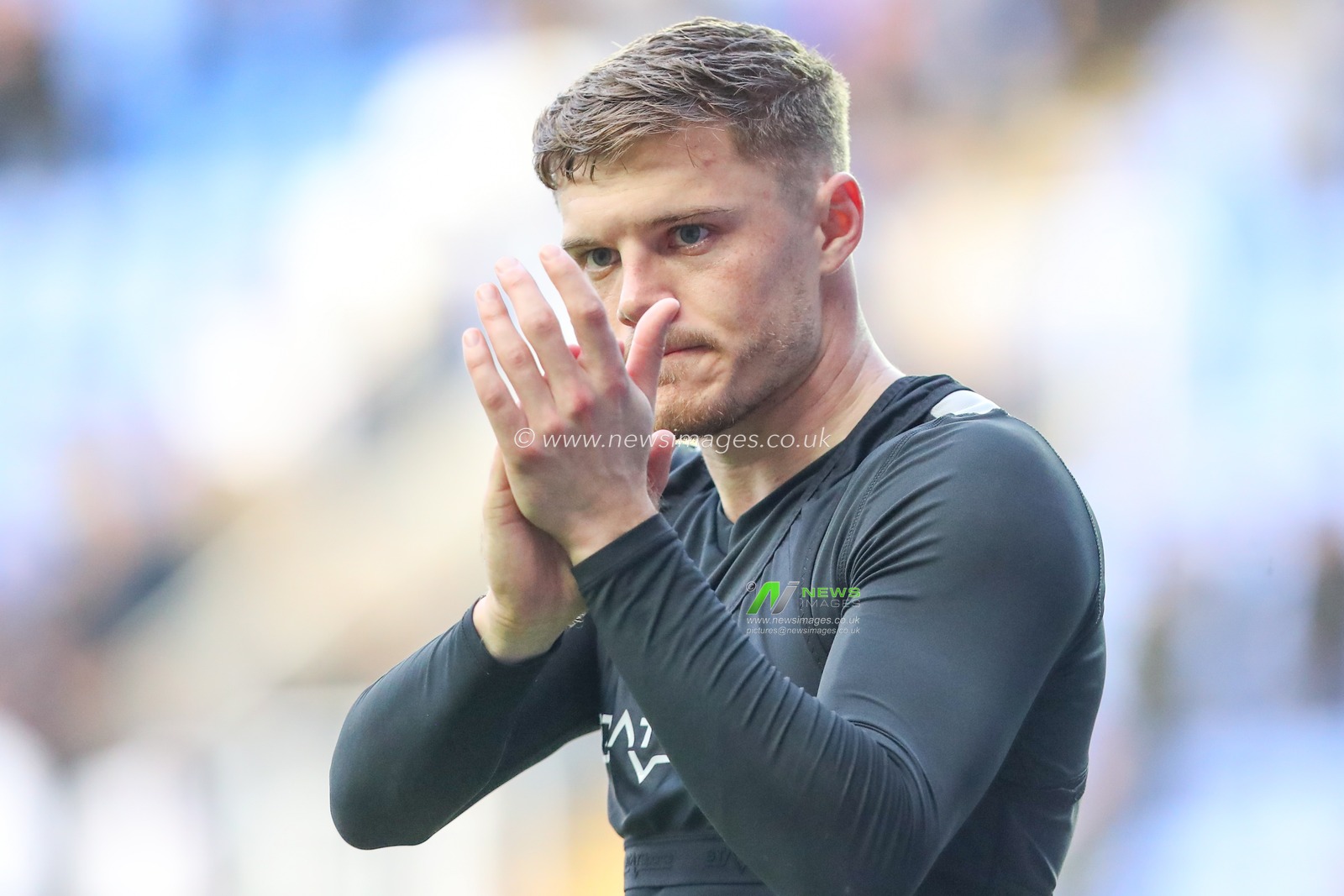 Regan Slater #27 of Hull City applauds the travelling fans after the Sky Bet Championship match Reading vs Hull City at Select Car Leasing Stadium, Reading, United Kingdom, 18th March 2023

(Photo by Gareth Evans/News Images)