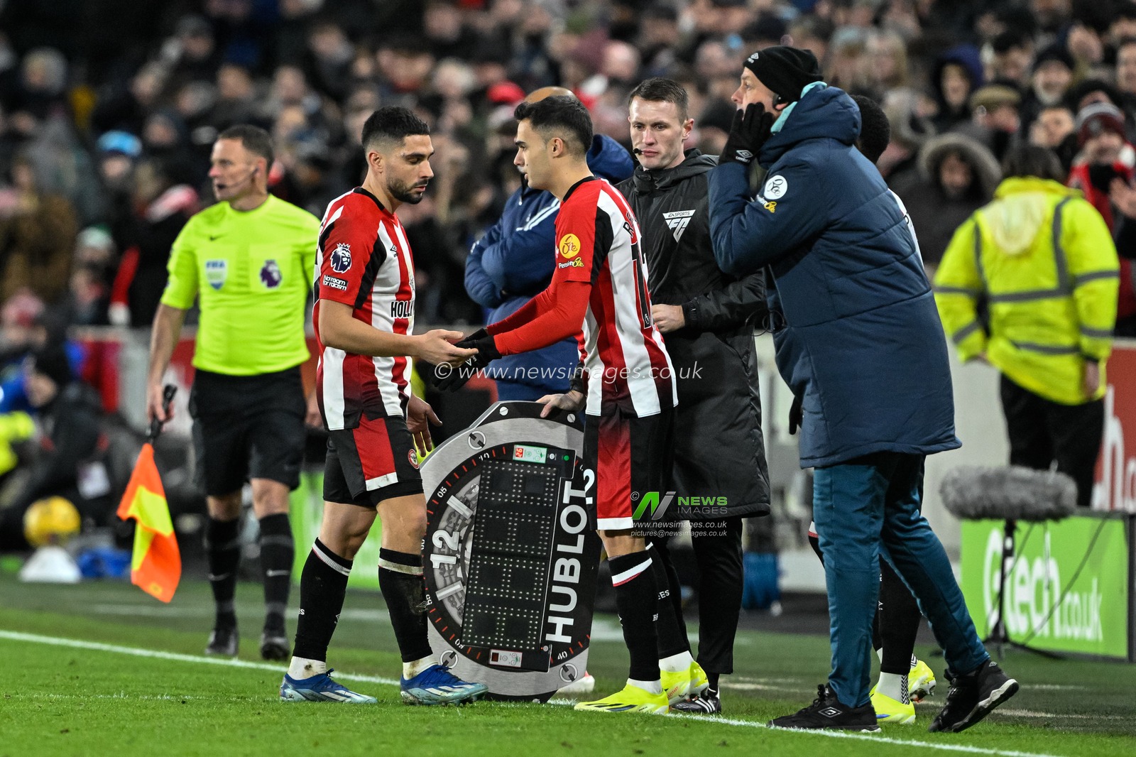 Neal Maupay of Brentford is substituted for Sergio ReguilÃ³n of Brentford during the Premier League match Brentford vs Nottingham Forest at The Gtech Community Stadium, London, United Kingdom, 20th January 2024

(Photo by Cody Froggatt/News Images)