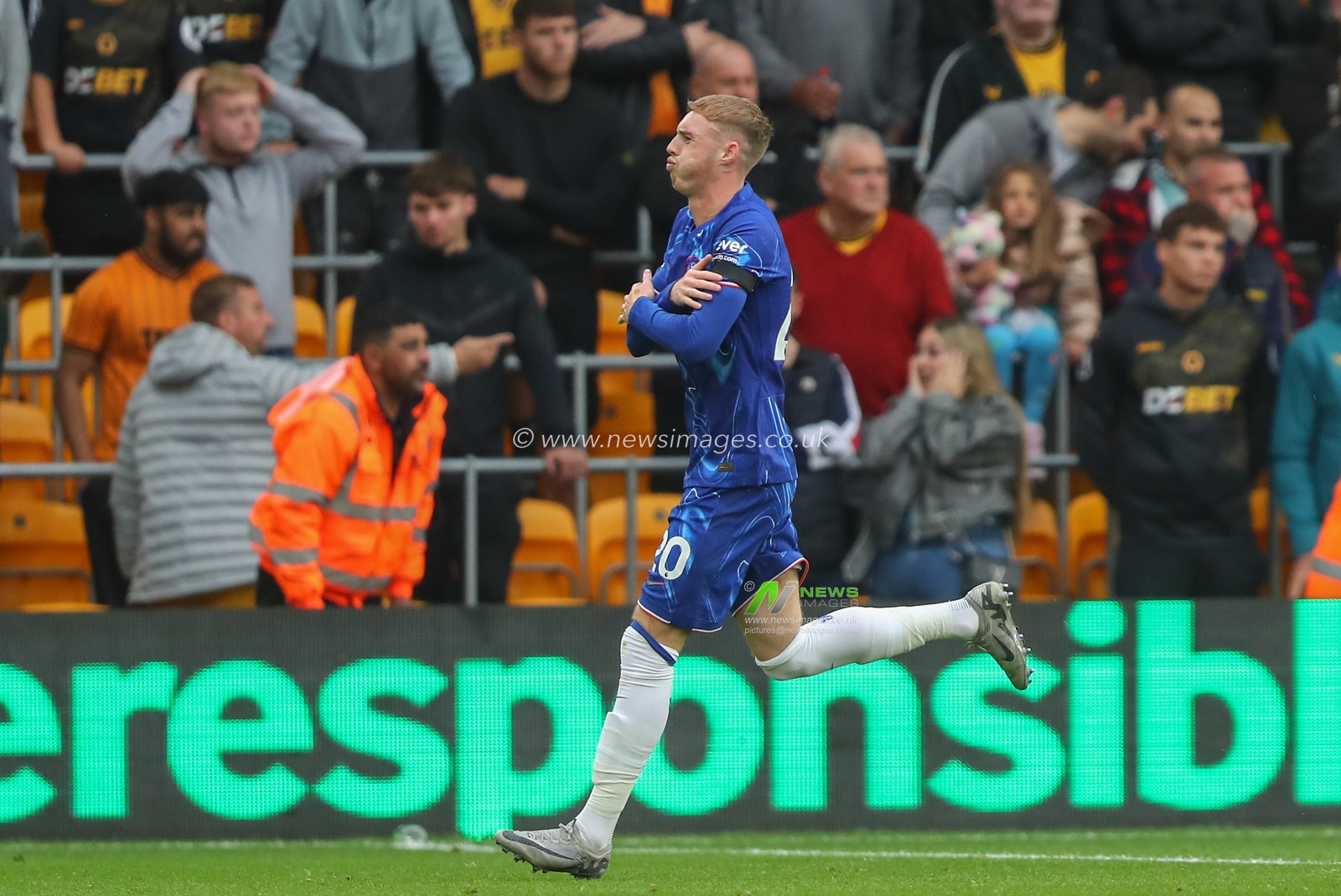 Cole Palmer of Chelsea celebrates his goal to make it 1-2 during the Premier League match Wolverhampton Wanderers vs Chelsea at Molineux, Wolverhampton, United Kingdom, 25th August 2024

(Photo by Gareth Evans/News Images)