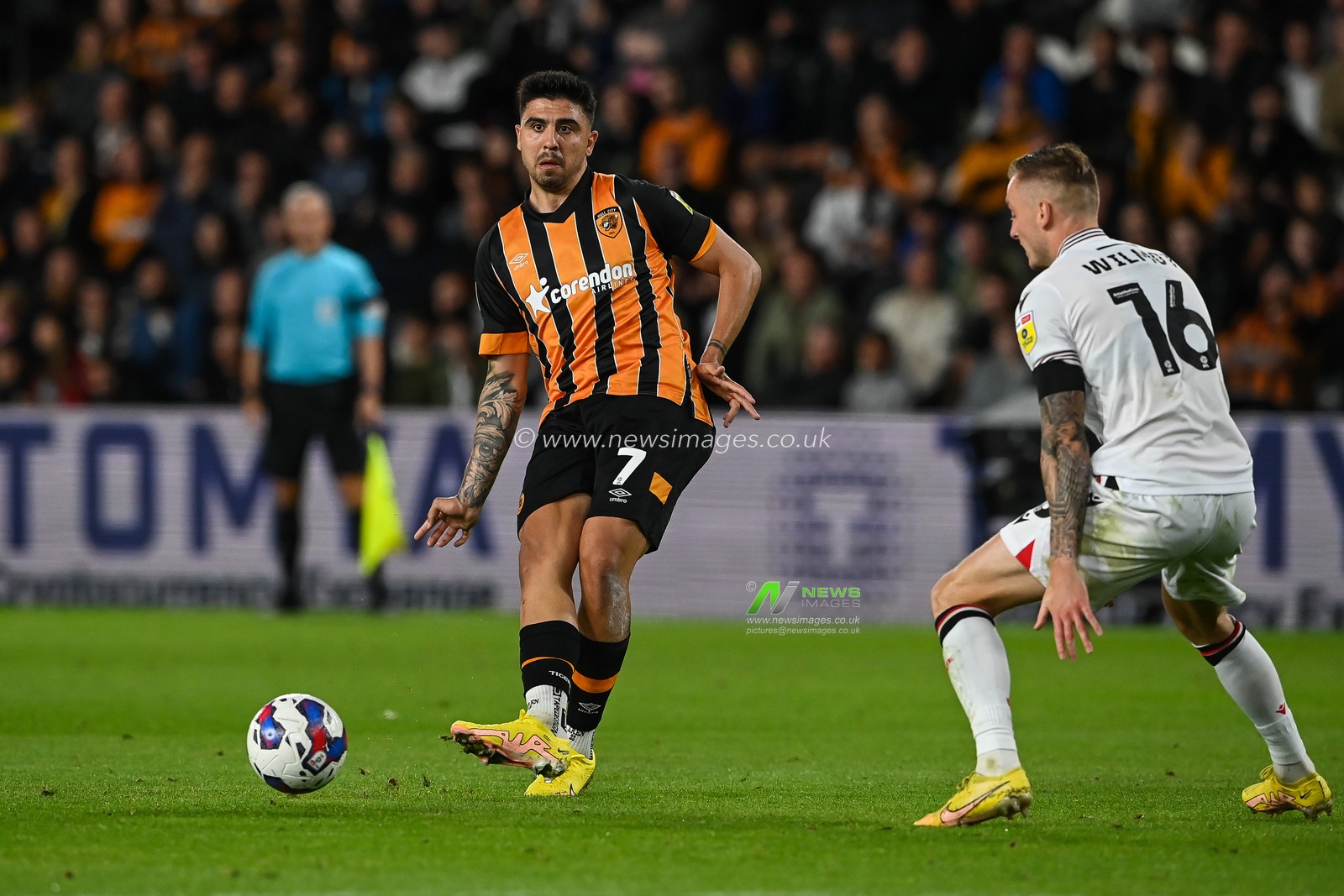 Ozan Tufan #7 of Hull City passes the ball during the Sky Bet Championship match Hull City vs Stoke City at MKM Stadium, Hull, United Kingdom, 13th September 2022

(Photo by Craig Thomas/News Images)