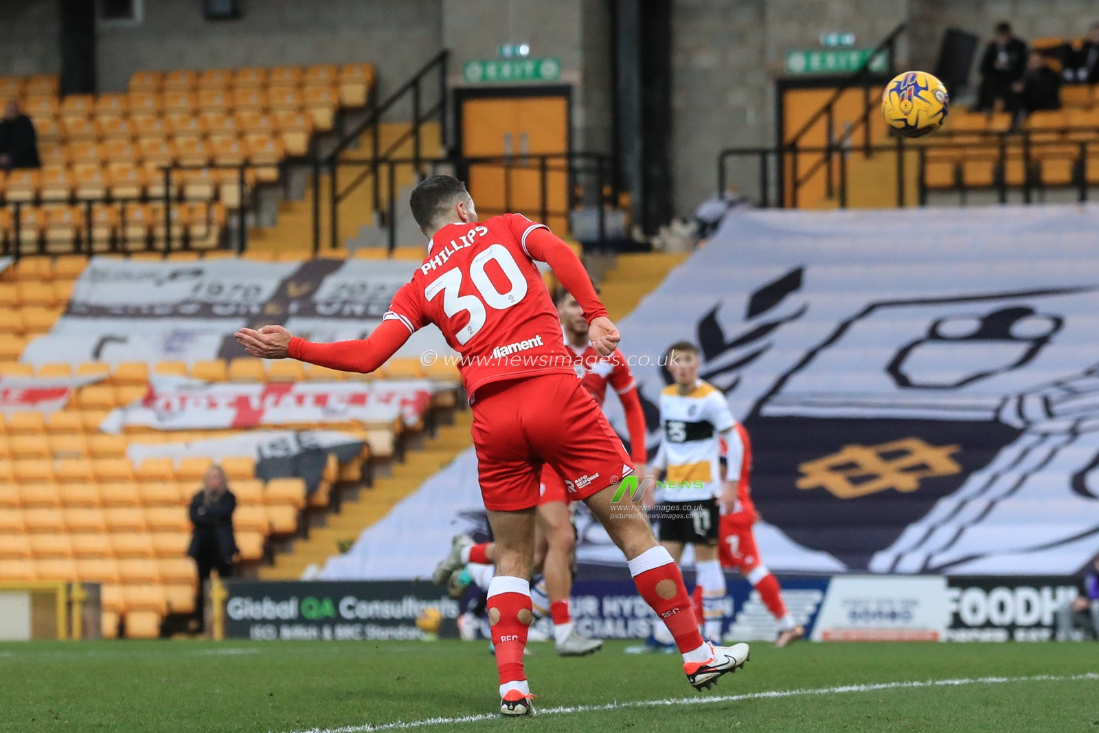 Adam Phillips #30 of Barnsley scores to make it 0-1 during the Sky Bet League 1 match Port Vale vs Barnsley at Vale Park, Burslem, United Kingdom, 26th December 2023

(Photo by Alfie Cosgrove/News Images)