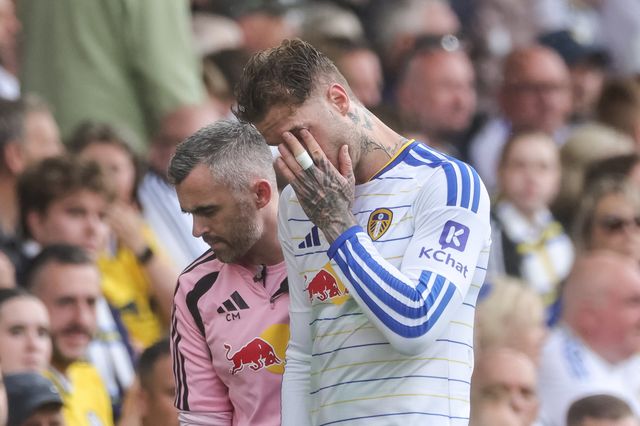 Joe Rodon of Leeds United leaves the field of play injured during the Premier League match Leeds United vs Brentford at Elland Road, Leeds, United Kingdom on 30 August 2026

(Photo by Mark Cosgrove/News Images)
