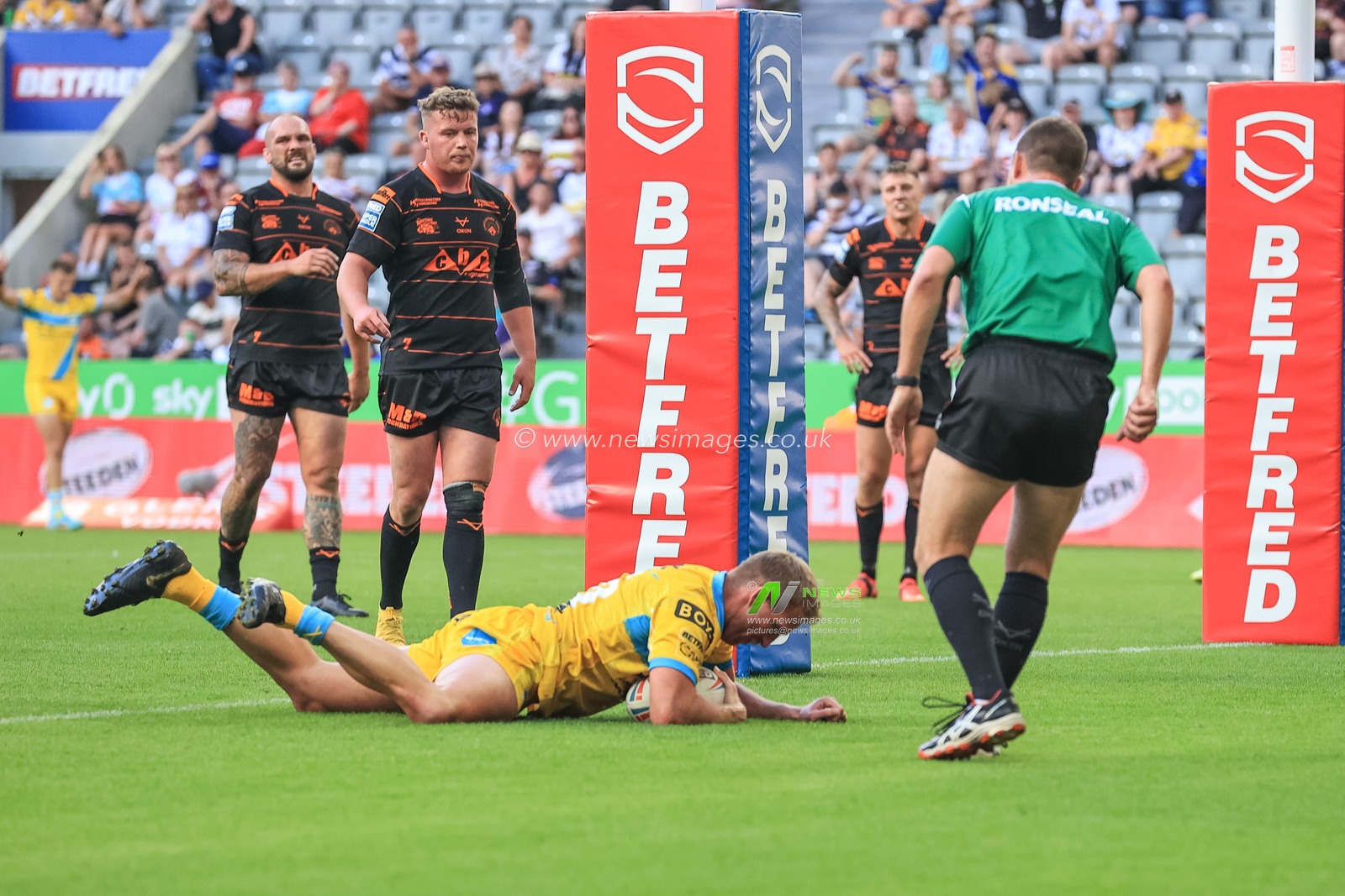 Matt Prior #10 of Leeds Rhinos goes over for a try