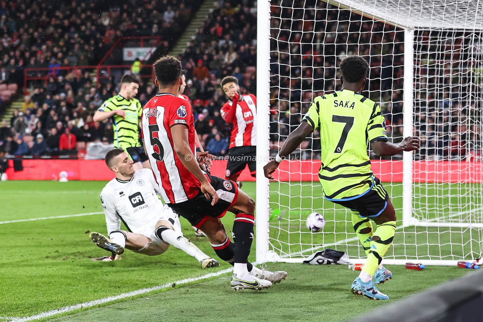 Bukayo Saka of Arsenal shoots on goal but deflects off Jayden Bogle of Sheffield United for an own goal during the Premier League match Sheffield United vs Arsenal at Bramall Lane, Sheffield, United Kingdom, 4th March 2024

(Photo by Mark Cosgrove/News Images)