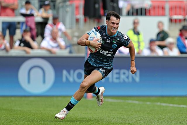 David Armstrong of Leigh Leopards scores a try during the Betfred Super League Round 14 match Wakefield Trinity vs Leigh Leopards at DIY Kitchens Stadium, Wakefield, United Kingdom, 15th June 2025

(Photo by Sam Eaden/News Images)