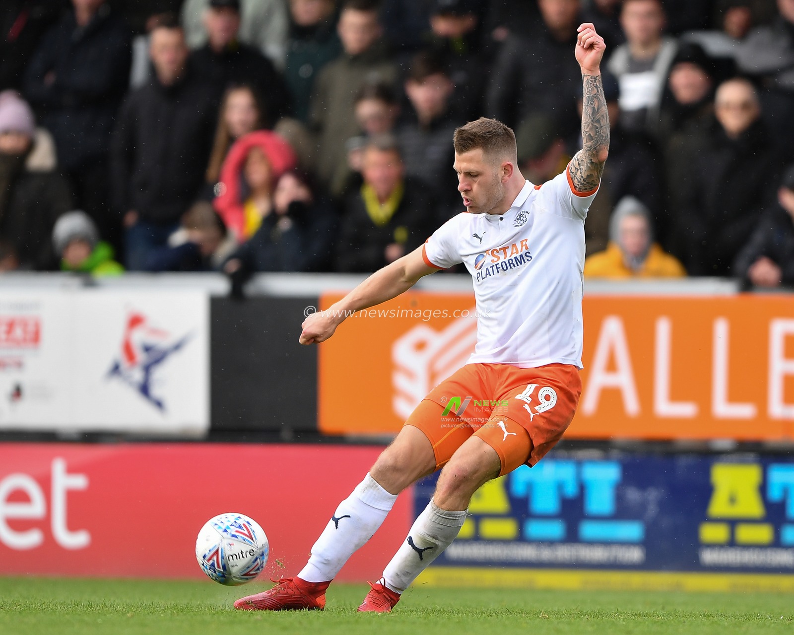 27th April 2019, Pirelli Stadium, Burton upon Trent, England; Sky Bet League One, Burton Albion vs Luton Town ; James Collins (19) of Luton Town 


Credit: Jon Hobley/News Images

English Football League images are subject to DataCo Licence