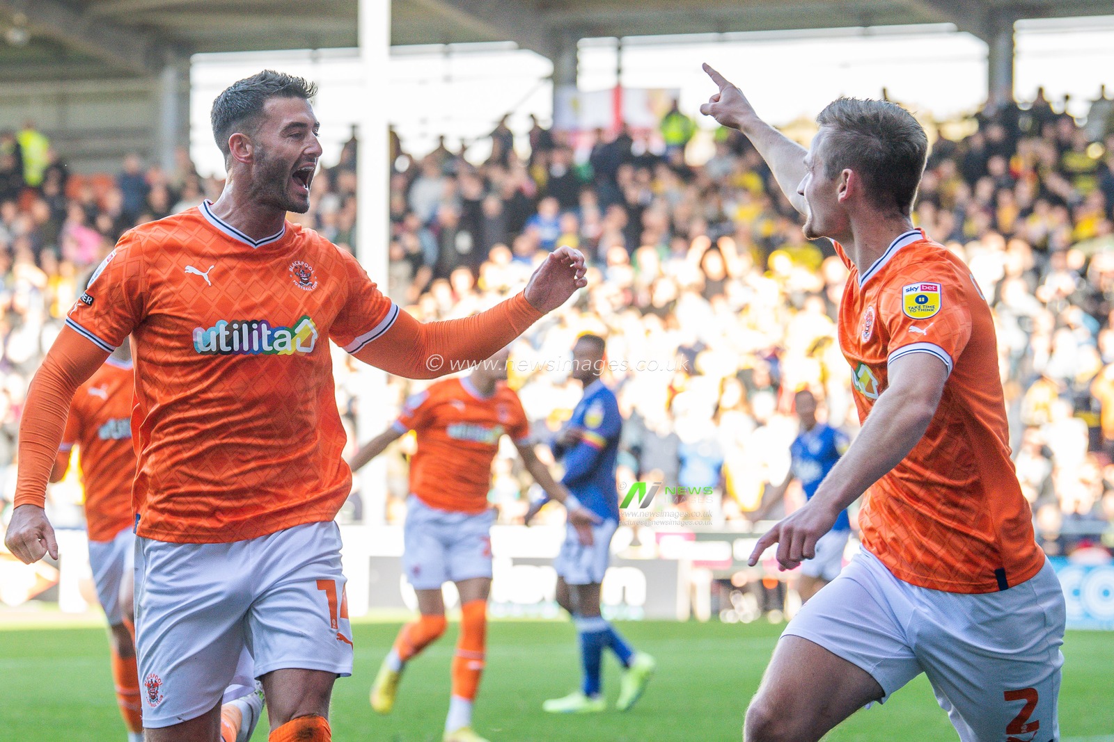 Gary Madine #14 of Blackpool celebrates his goal to make it 1-0 during the Sky Bet Championship match Blackpool vs Watford at Bloomfield Road, Blackpool, United Kingdom, 8th October 2022

(Photo by Craig Thomas/News Images)