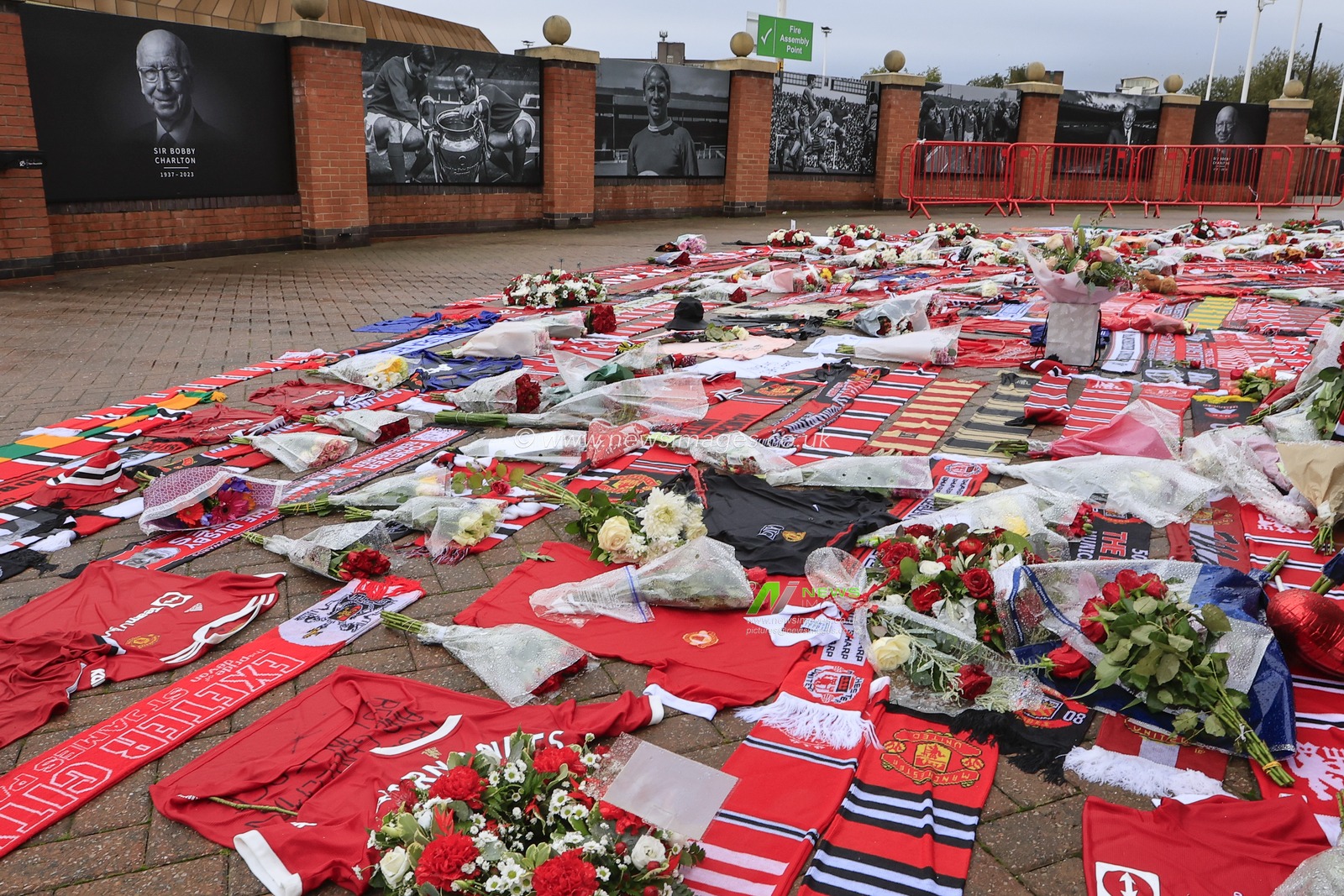 Tributes to the late Sir Bobby Charlton outside of Old Trafford, Manchester, United Kingdom, 30th October 2023

(Photo by Conor Molloy/News Images)