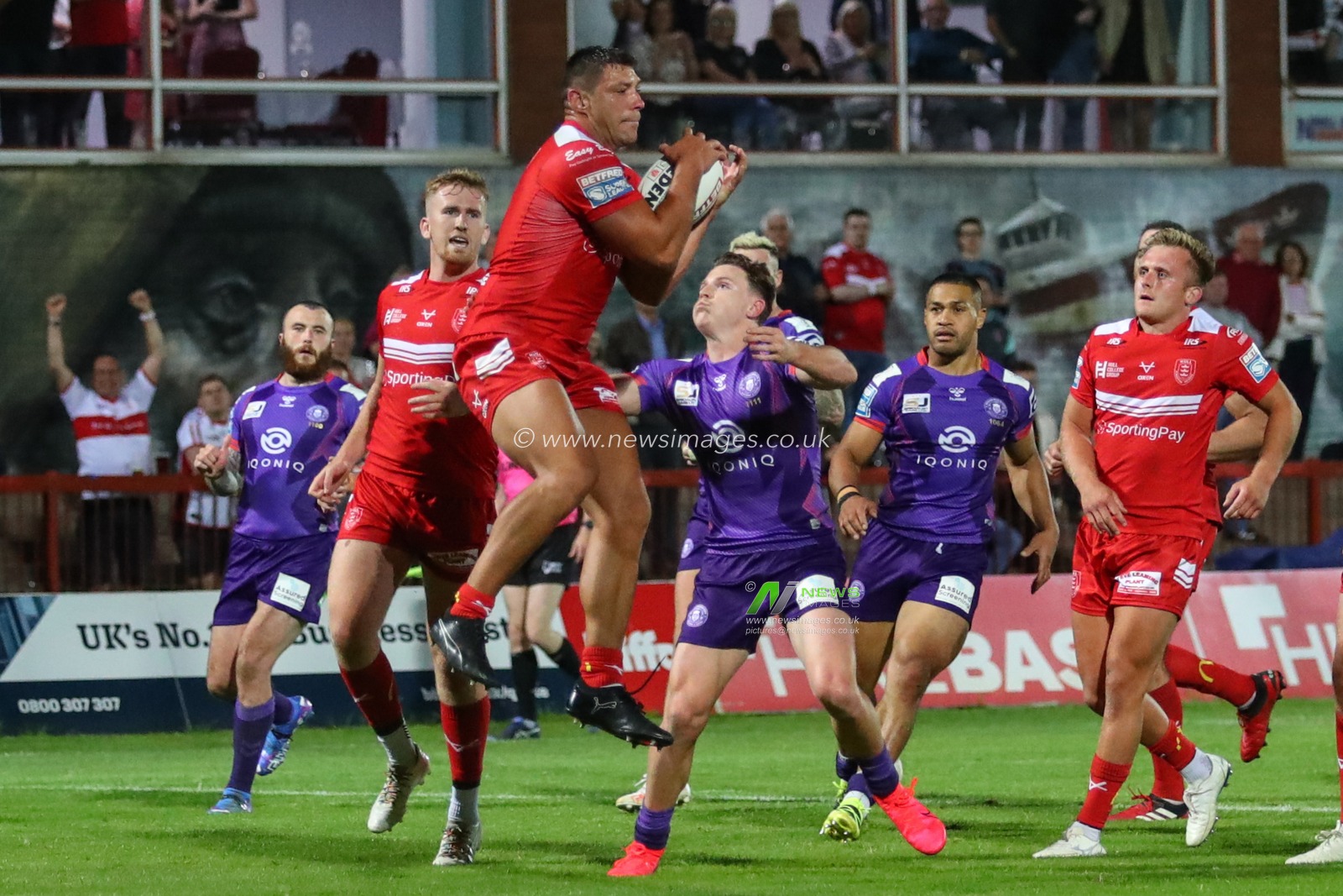 Ryan Hall (5) of Hull KR makes the final catch of the game