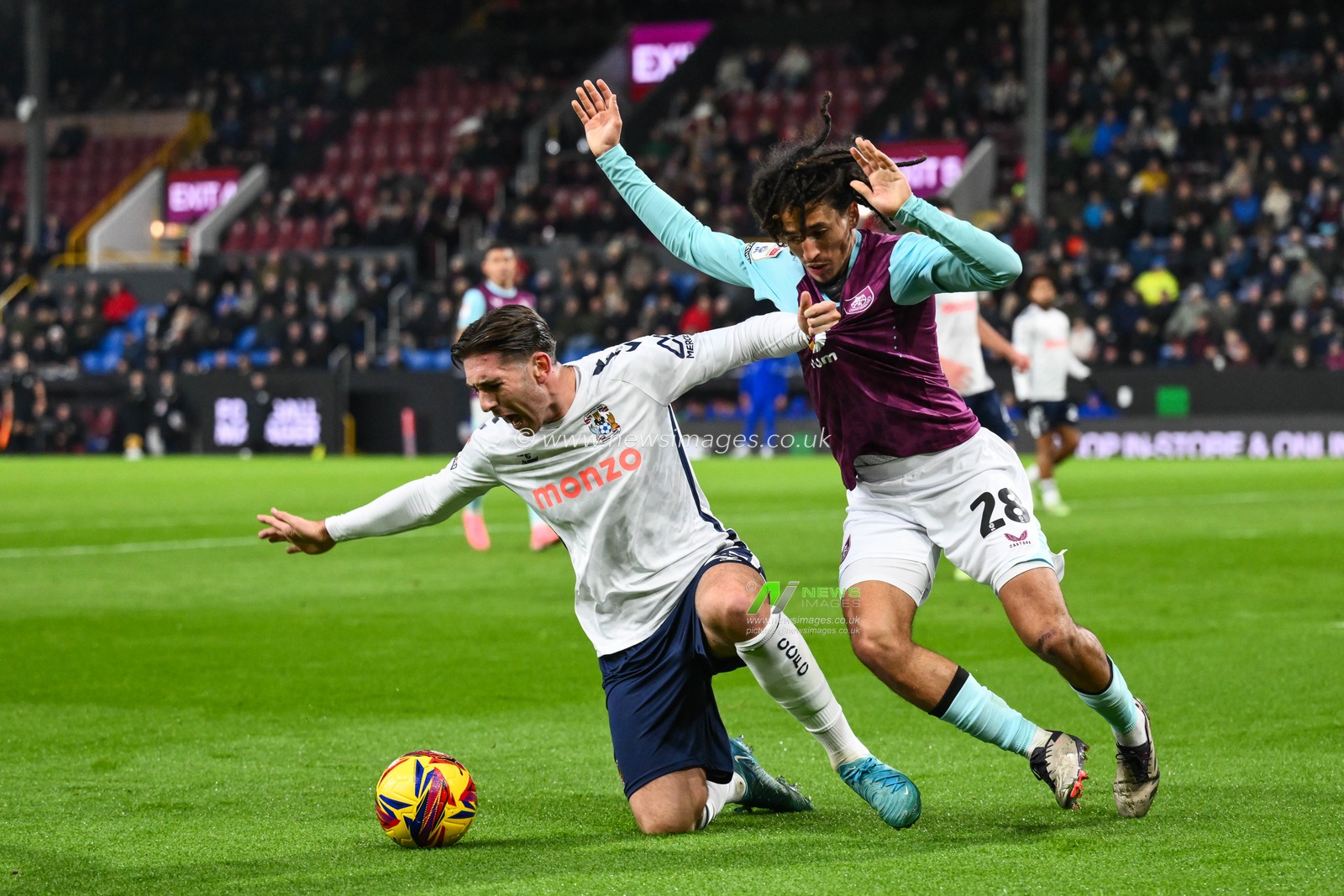 Luis Binks of Coventry City and Hannibal Mejbri of Burnley battle for the ball during the Sky Bet Championship match Burnley vs Coventry City at Turf Moor, Burnley, United Kingdom, 26th November 2024

(Photo by Craig Thomas/News Images)