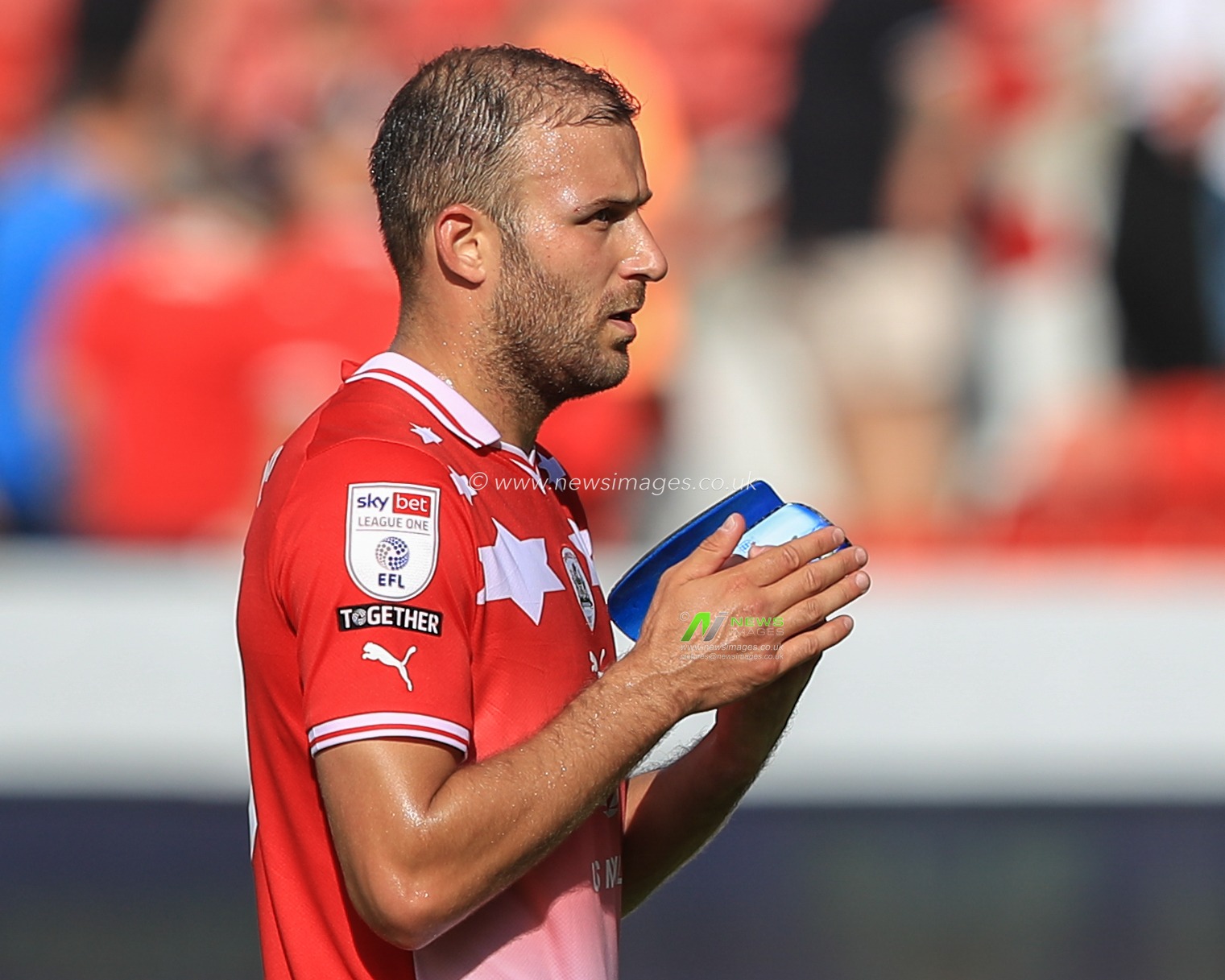 Herbie Kane #8 of Barnsley applauds the home fans after losing 1-3 during the Sky Bet League 1 match Barnsley vs Oxford United at Oakwell, Barnsley, United Kingdom, 19th August 2023

(Photo by Alfie Cosgrove/News Images)