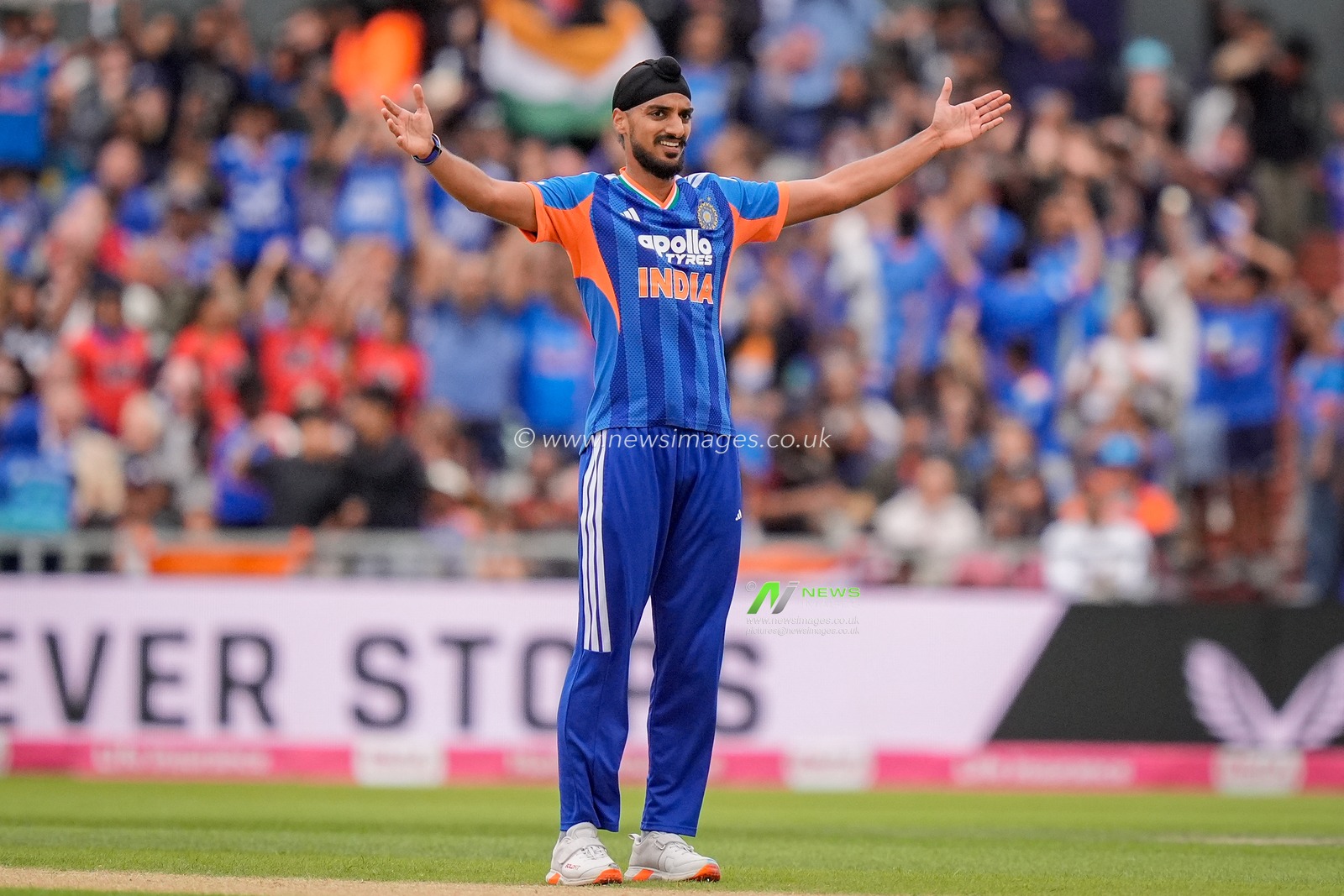 Arshdeep Singh of India celebrates the wicket of Tom Banton of England out caught during the Second Vitality T20 International match England vs India at Old Trafford, Manchester, United Kingdom on 04 July 2026

(Photo by Maynard Manyowa/News Images)