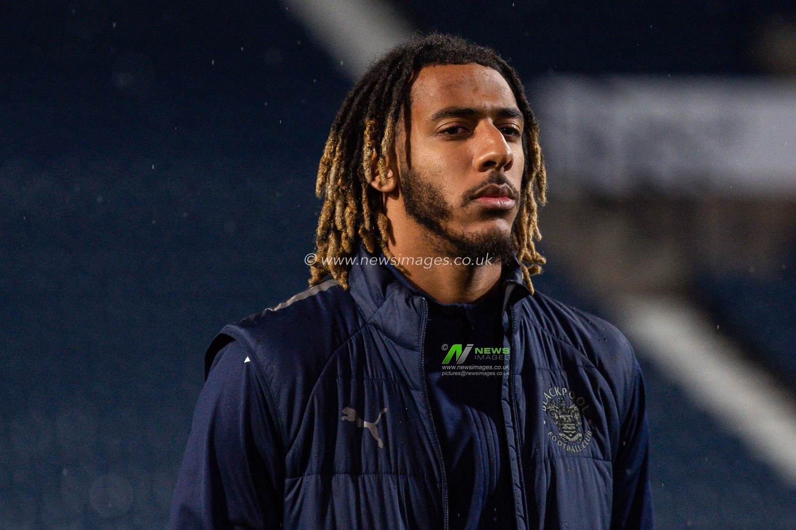 Dominic Thompson #23 of Blackpool arrives at The Hawthorns ahead of the Sky Bet Championship match West Bromwich Albion vs Blackpool at The Hawthorns, West Bromwich, United Kingdom, 1st November 2022

(Photo by Craig Thomas/News Images)