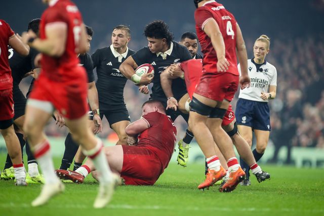 Wallace Sititi of New Zealand is tackled by Rhys Carre of Wales during the Quilter Nations Series 2025 match Wales vs New Zealand at Principality Stadium, Cardiff, United Kingdom, 22nd November 2025

(Photo by Andrew Lewis/News Images)

*** GER AUT SUI OUT ***