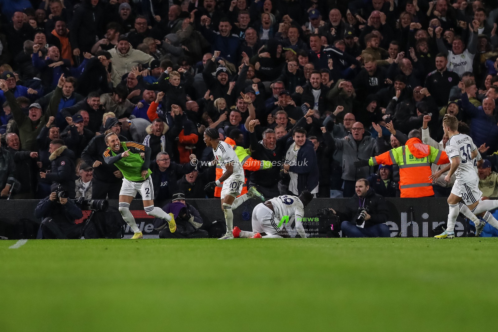 Crysencio Summerville #10 of Leeds United celebrates his goal to make it 4-3 during the Premier League match Leeds United vs Bournemouth at Elland Road, Leeds, United Kingdom, 5th November 2022

(Photo by Gareth Evans/News Images)