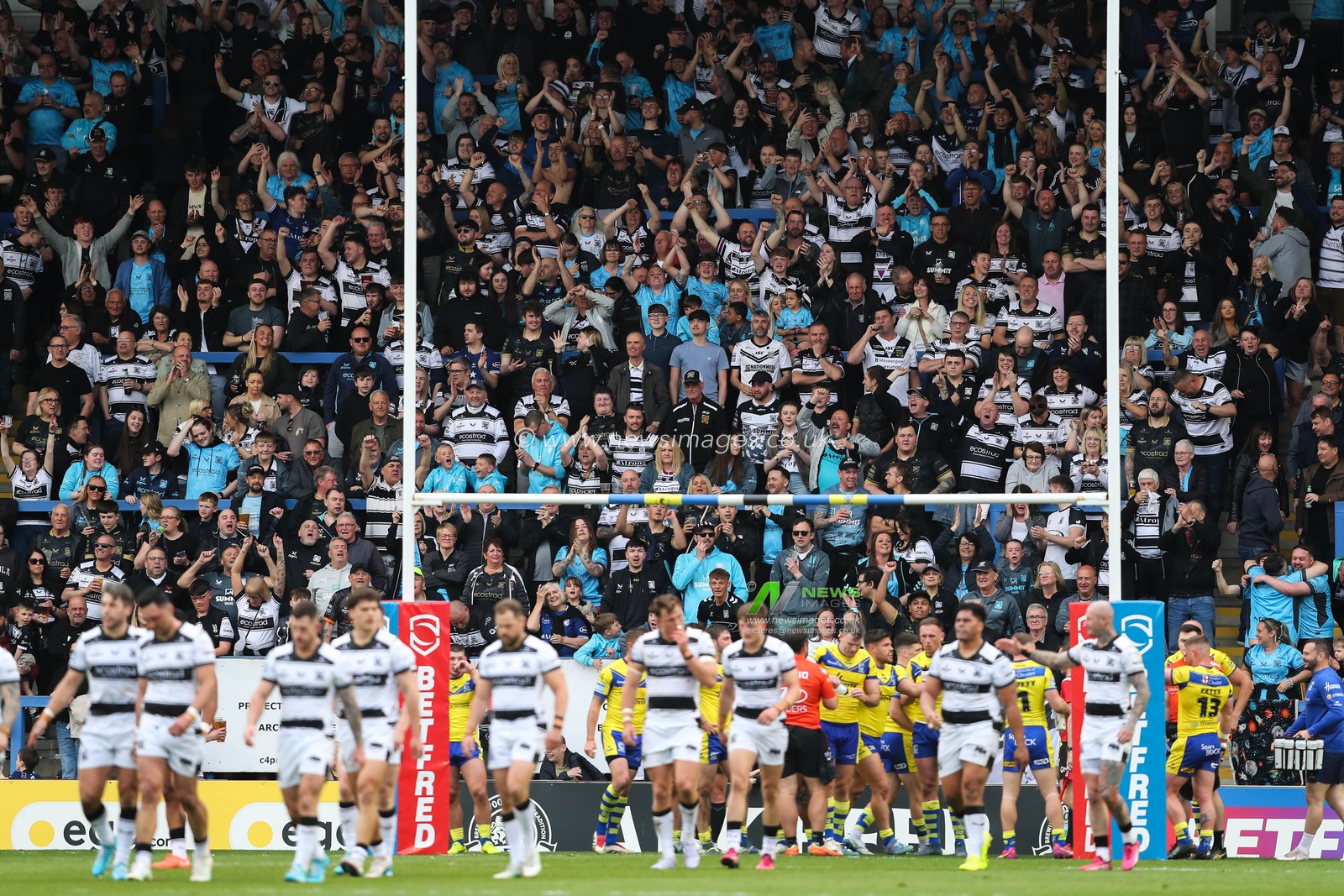 Hull FC fans during the Betfred Super League Round 7 match Warrington Wolves vs Hull FC at Halliwell Jones Stadium, Warrington, United Kingdom, 12th April 2025

(Photo by Gareth Evans/News Images)