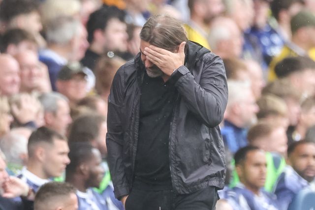 Daniel Farke manager of Leeds United puts his hand over his eyes during the Premier League match Leeds United vs Brentford at Elland Road, Leeds, United Kingdom on 30 August 2026

(Photo by Mark Cosgrove/News Images)