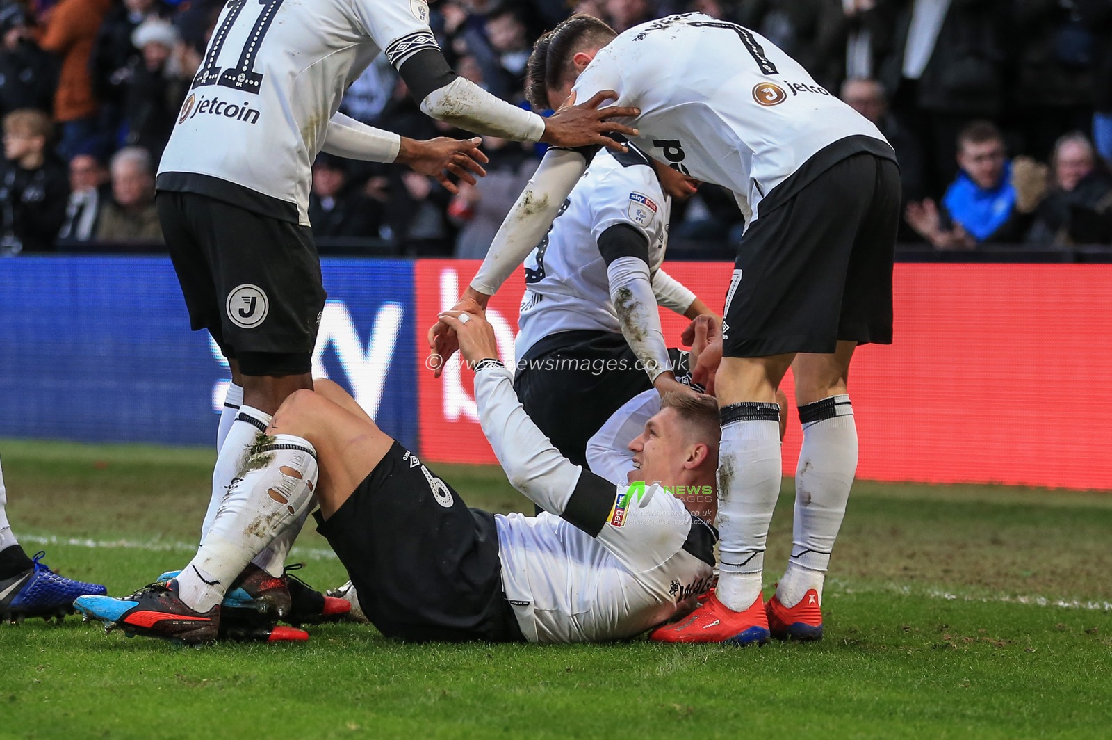 9th February 2019, Pride Park, Derby, England; Sky Bet Championship, Derby County vs Hull City ;  Martyn Waghorn (09) of Derby County celebrates his goal to make it 1-0



Credit: Mark Cosgrove/News Images 

English Football League images are subject to DataCo Licence