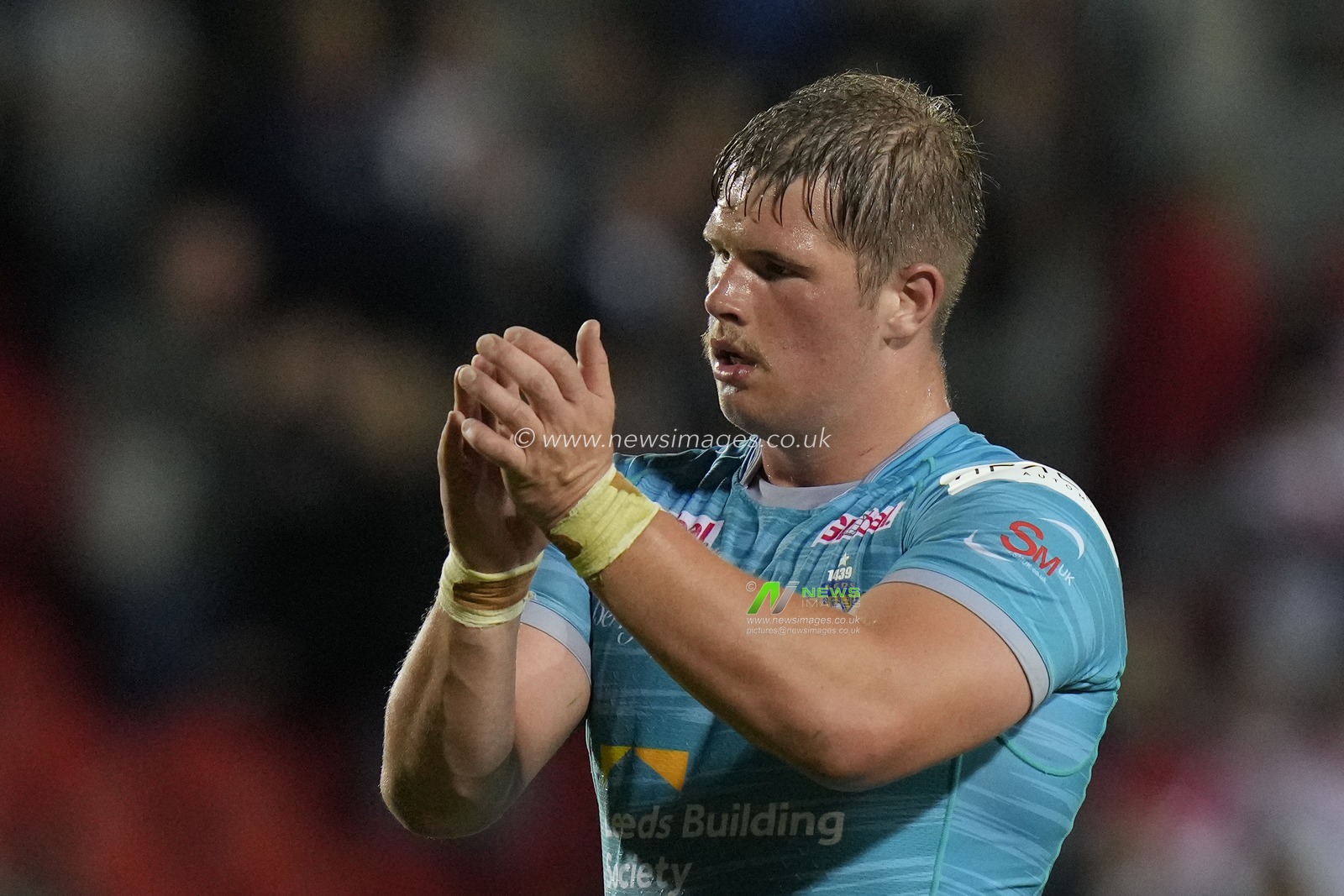 Tom Holroyd #18 of Leeds Rhinos salutes the fans after the Betfred Super League Round 20 match St Helens vs Leeds Rhinos at Totally Wicked Stadium, St Helens, United Kingdom, 28th July 2023

(Photo by Steve Flynn/News Images)