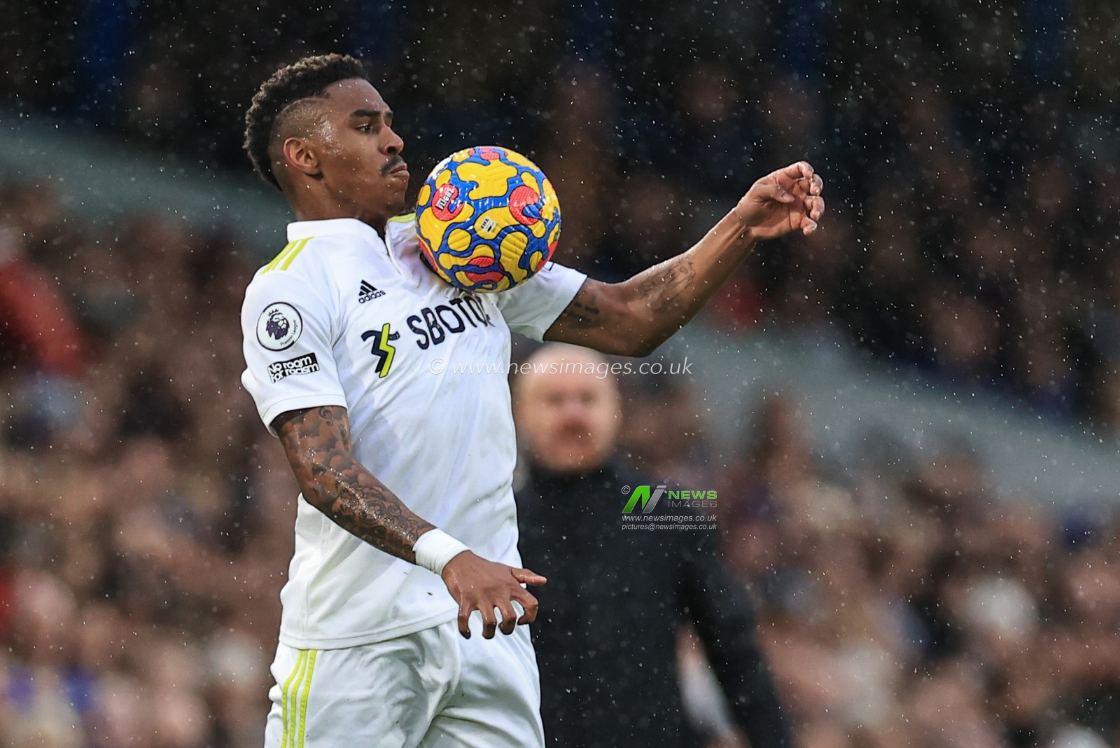 Junior Firpo #3 of Leeds United controls the ball