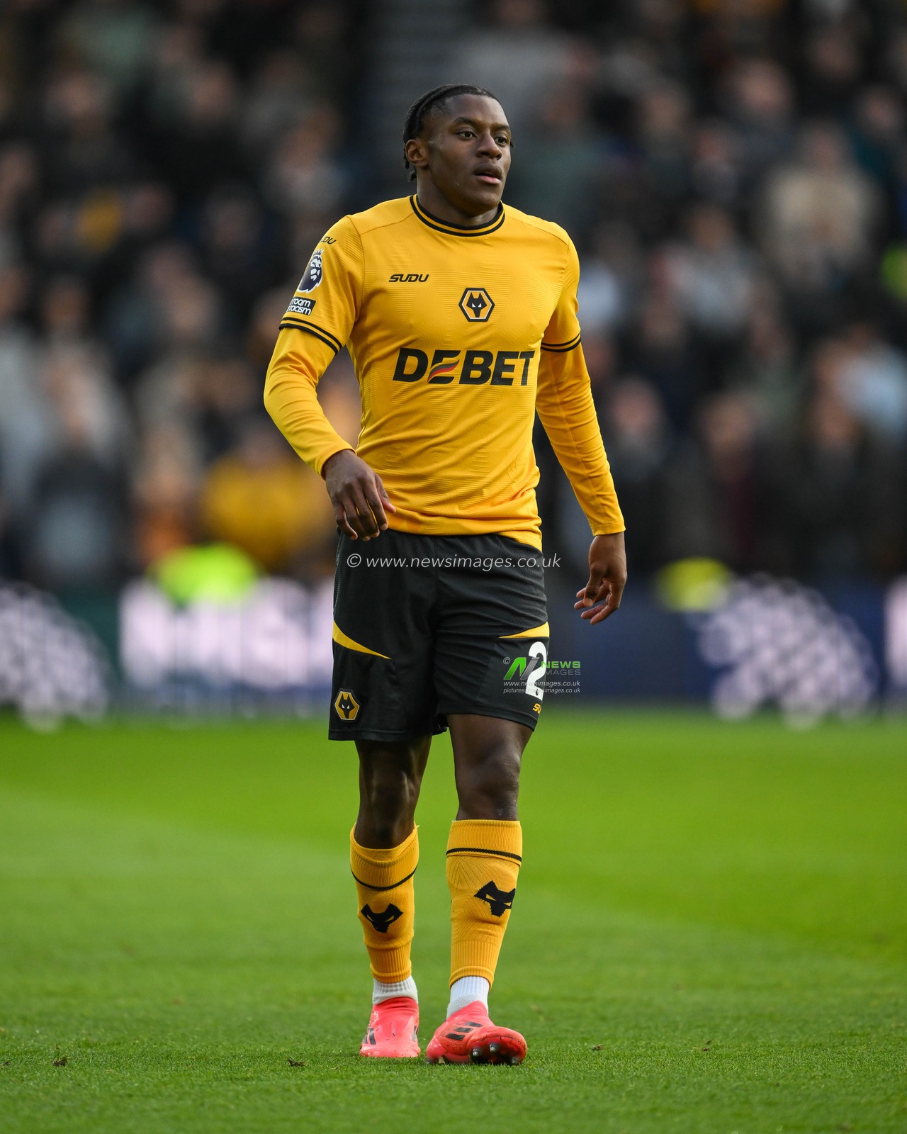 Jean-Ricner Bellegarde of Wolverhampton Wanderers during the Premier League match Wolverhampton Wanderers vs Bournemouth at Molineux, Wolverhampton, United Kingdom, 30th November 2024

(Photo by Craig Thomas/News Images)