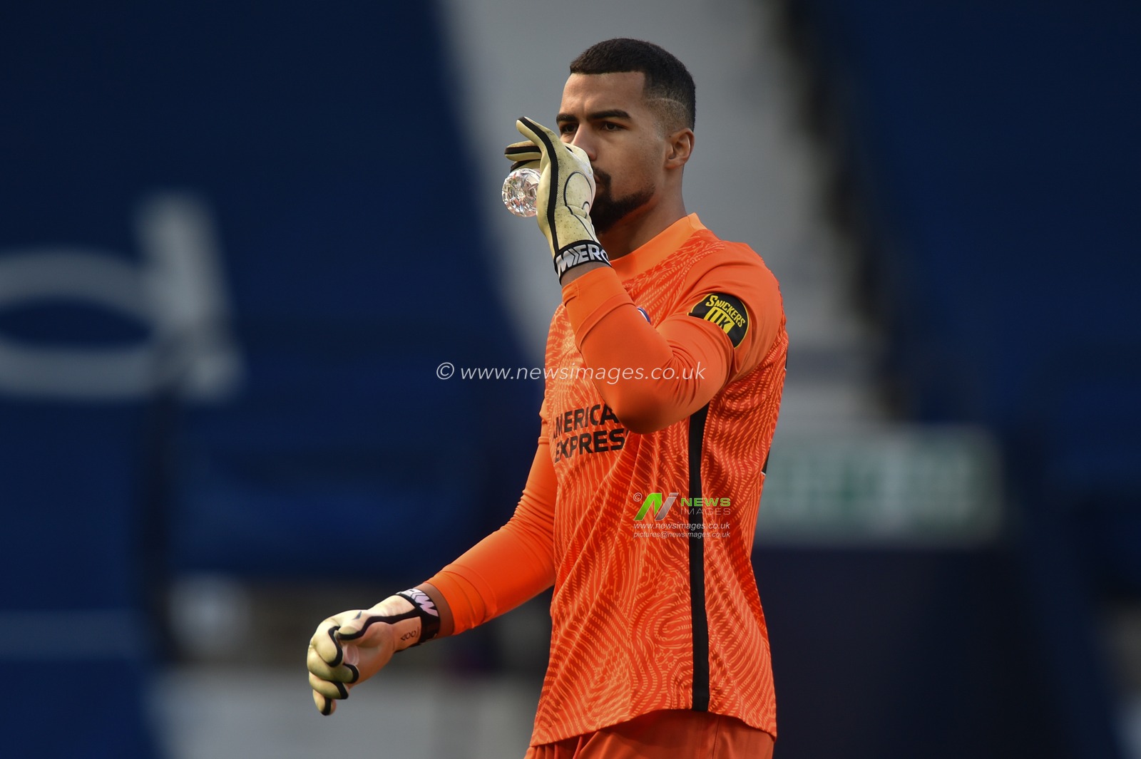 Robert Sanchez #26 of Brighton & Hove Albion during the warm up
