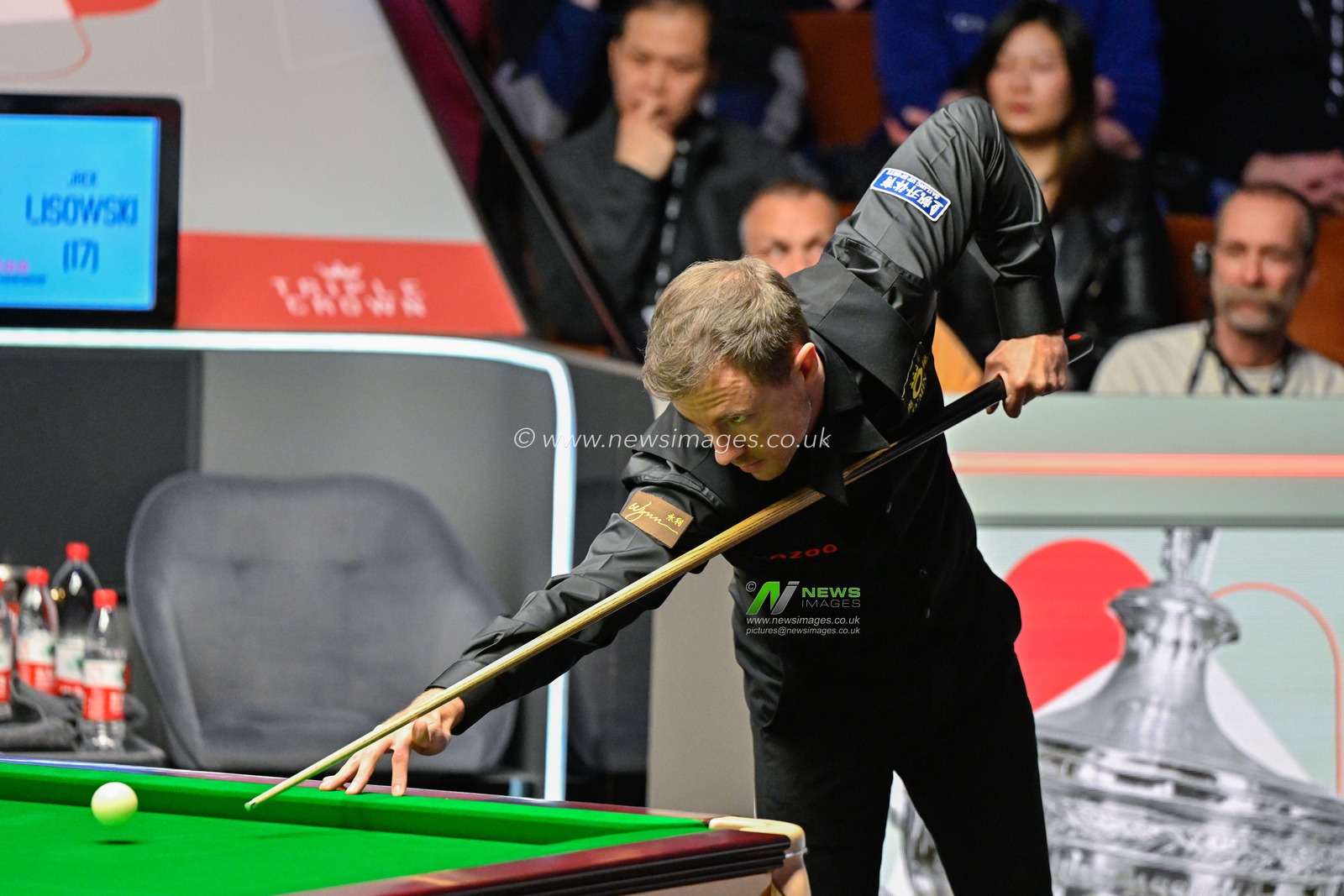 Jack Lisowski takes a shot, during the Cazoo World Championships 2024 at Crucible Theatre, Sheffield, United Kingdom, 24th April 2024

(Photo by Cody Froggatt/News Images)