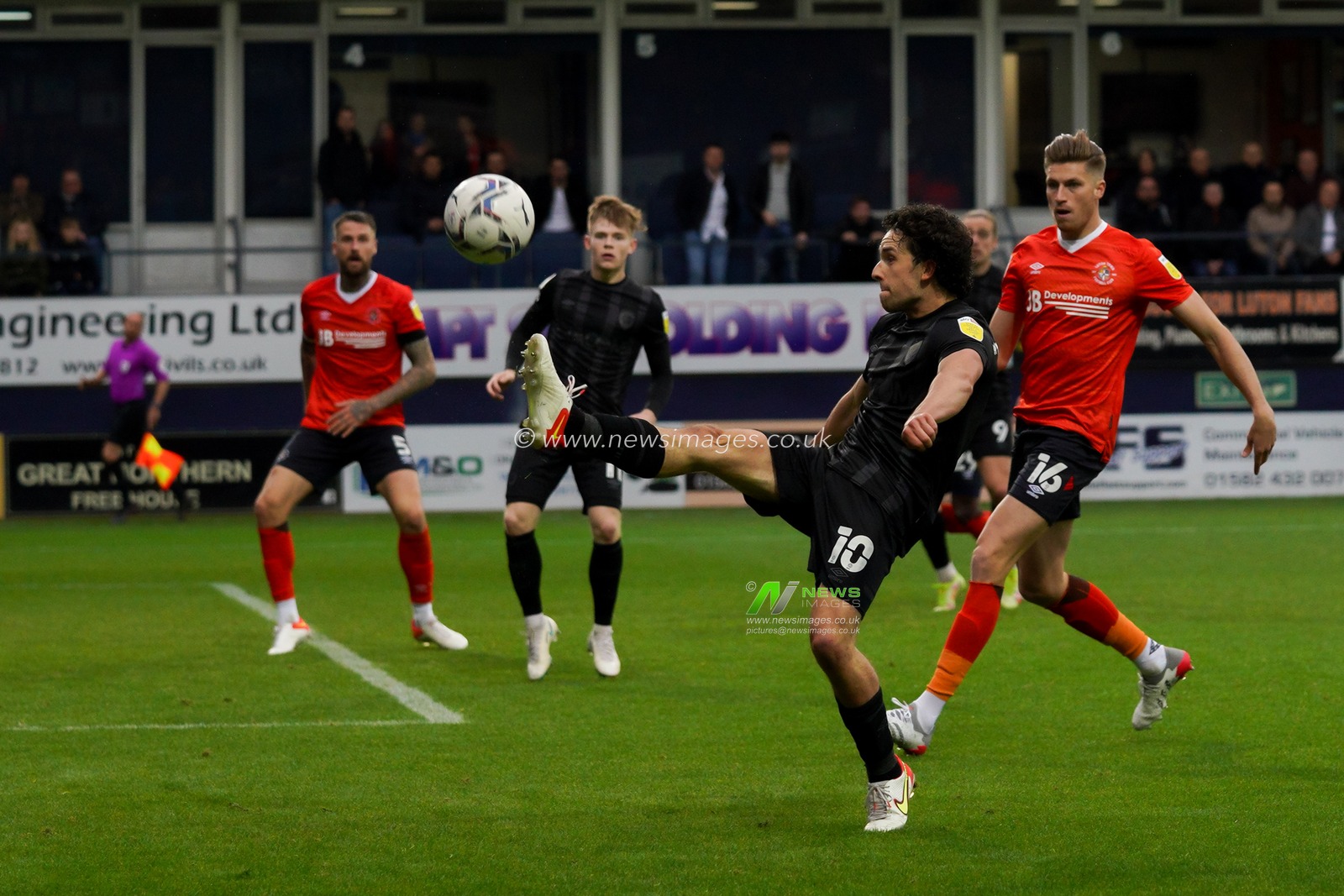 George Honeyman #10 of Hull City in action