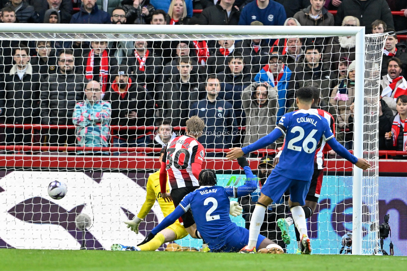 Mads Roerslev of Brentford strikes the ball to make it 1-1, during the Premier League match Brentford vs Chelsea at The Gtech Community Stadium, London, United Kingdom, 2nd March 2024

(Photo by Cody Froggatt/News Images)