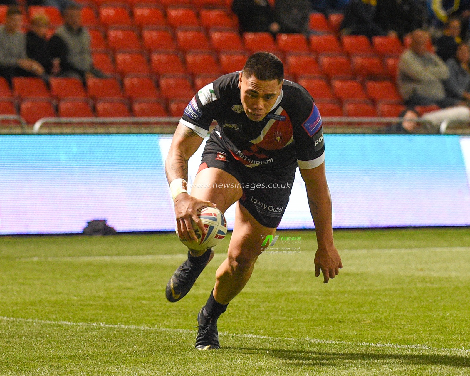 29th August 2019 ,  AJ Bell Stadium, Salford, England;  Betfred Super League Rugby, Round 27, Salford Red Devils vs Warrington Wolves ; Ken Sio (23) of Salford Red Devils scores his hat-trick

Credit: Richard Long/News Images