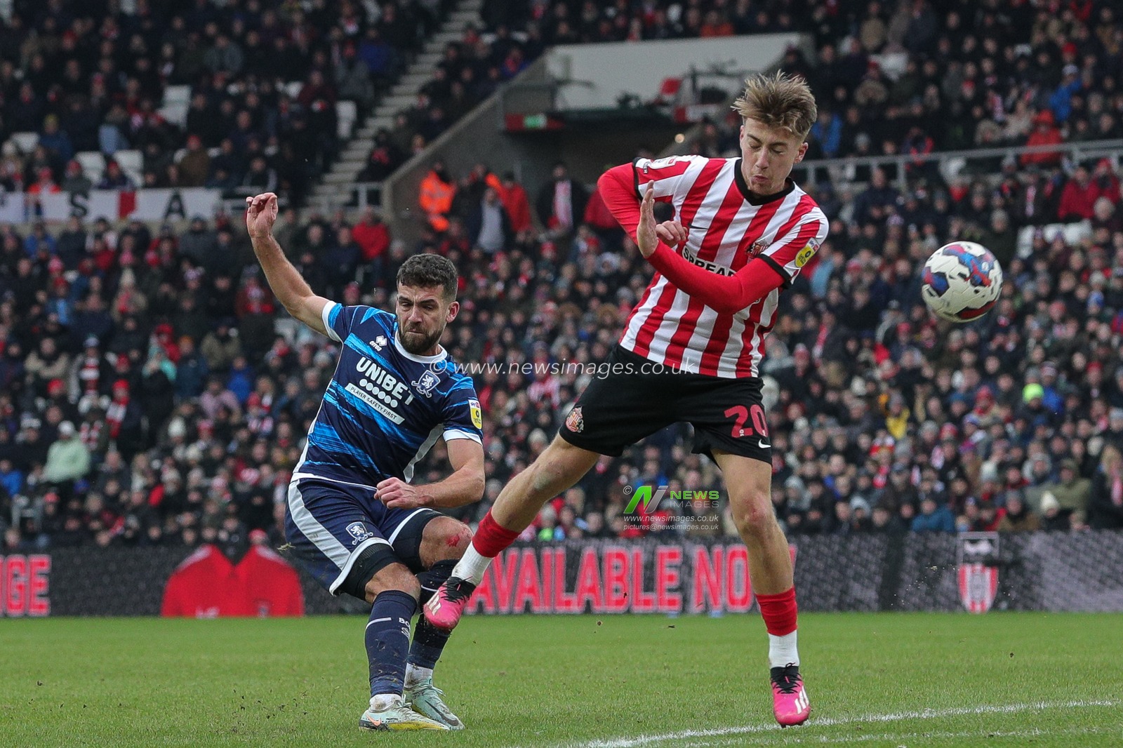 Tommy Smith #14 of Middlesbrough takes a shot during the Sky Bet Championship match Sunderland vs Middlesbrough at Stadium Of Light, Sunderland, United Kingdom, 22nd January 2023

(Photo by James Heaton/News Images)