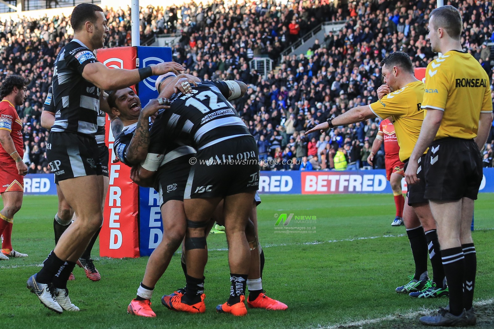 1st March 2020, KCOM Stadium, Hull, England; Betfred Super League, Hull FC v Catalans Dragons : Manu Maâ€™u (12) of Hull FC celebrates his try