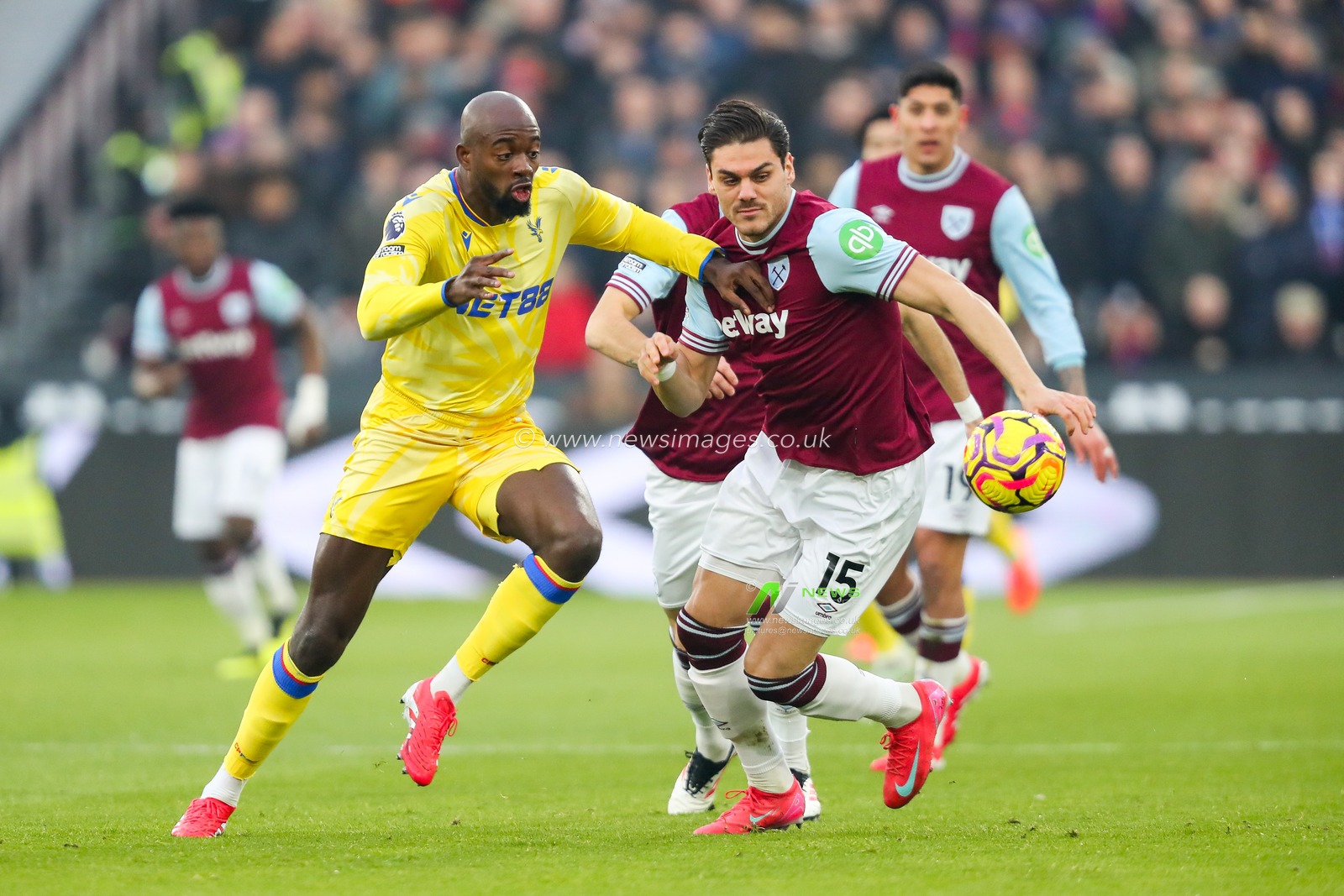 Jean-Philippe Mateta of Crystal Palace battles for the ball with Konstantinos Mavropanos of West Ham United during the Premier League match West Ham United vs Crystal Palace at London Stadium, London, United Kingdom, 18th January 2025

(Photo by Izzy Poles/News Images)