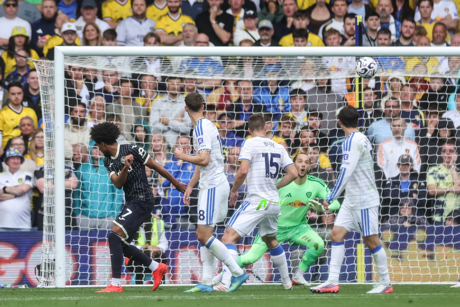 Kevin Schade of Brentford scores to make it 0-1 during the Premier League match Leeds United vs Brentford at Elland Road, Leeds, United Kingdom on 30 August 2026

(Photo by Mark Cosgrove/News Images)