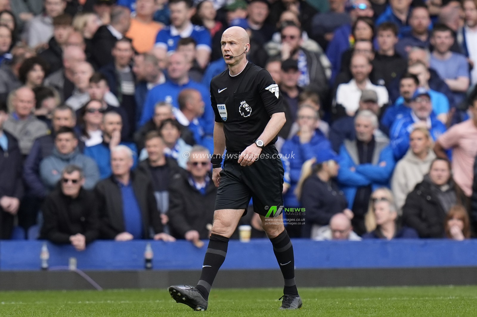 Referee Anthony Taylor during the Premier League match Everton vs Nottingham Forest at Goodison Park, Liverpool, United Kingdom, 21st April 2024

(Photo by Steve Flynn/News Images)