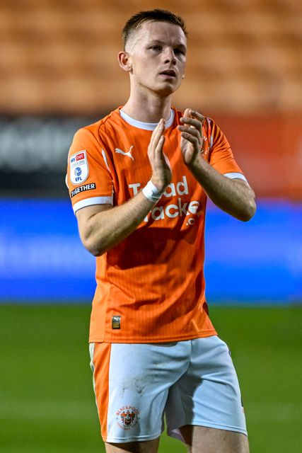 Andy Lyons of Blackpool acknowledges the home support during the Sky Bet League 1 match Blackpool vs Luton Town at Bloomfield Road, Blackpool, United Kingdom, 30th September 2025

(Photo by Adam Gee/News Images)