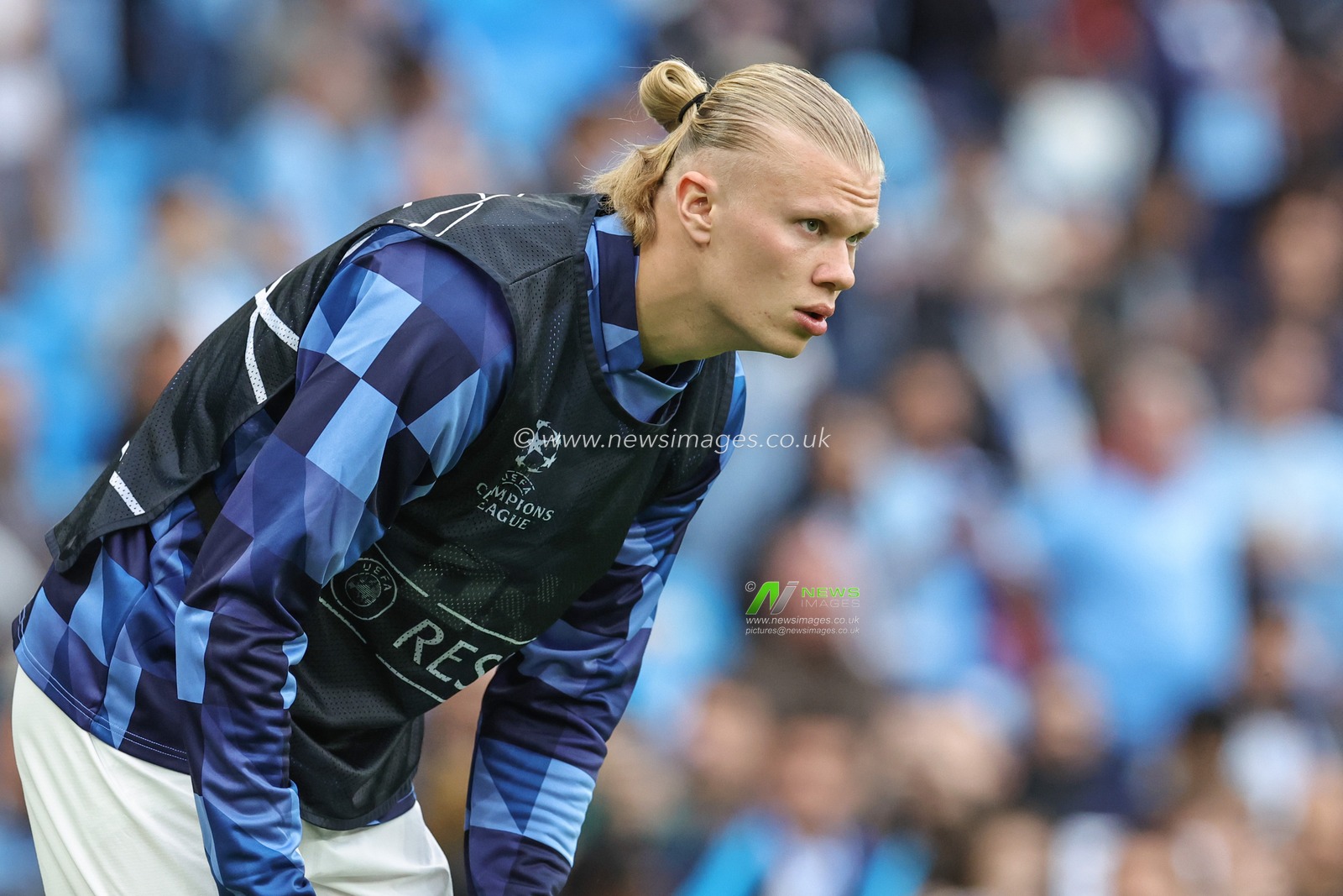 Erling Haaland #9 of Manchester City during the pre-game warm up ahead of the UEFA Champions League Semi-Final Second Leg Manchester City vs Real Madrid at Etihad Stadium, Manchester, United Kingdom, 17th May 2023

(Photo by Mark Cosgrove/News Images)