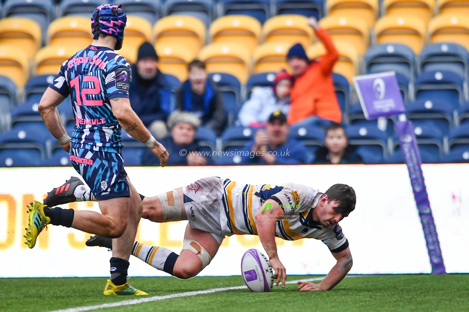 19th January 2019, Sixways Stadium, Worcester, England; European Challenge Cup, Worcester vs Stade Francais ; Sam Lewis of Worcester Warriors scores a try


Credit: Craig Thomas/news Images