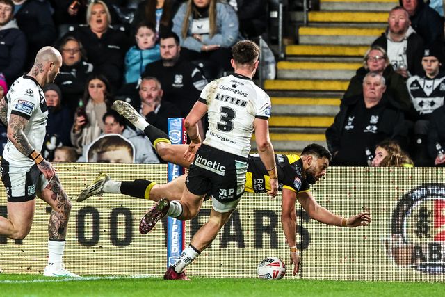 David Nofoaluma of York Knights goes over for a try during the Betfred Super League match Hull FC vs York Knights at MKM Stadium, Hull, United Kingdom on 27 February 2026

(Photo by Alfie Cosgrove/News Images)
