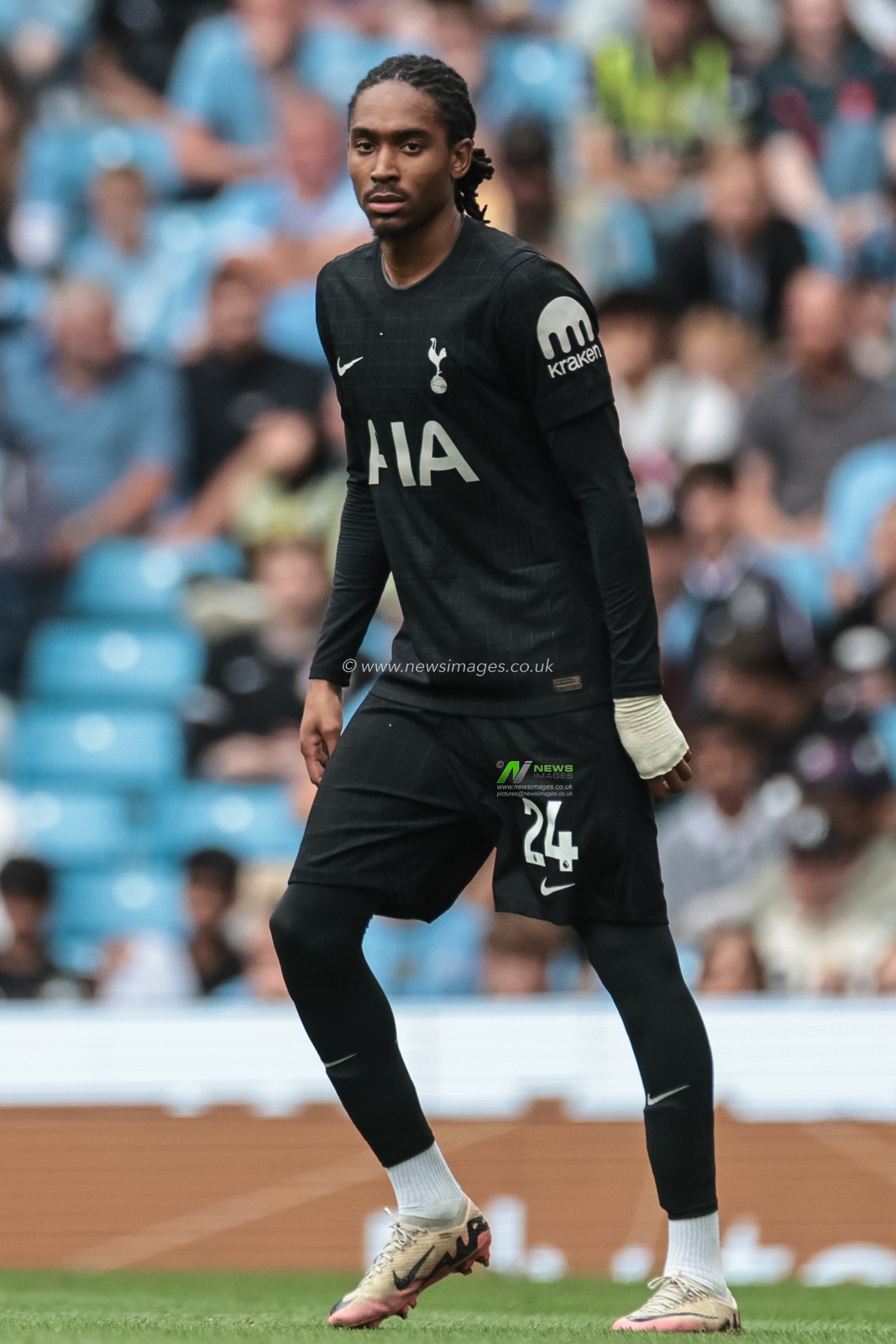 Djed Spence of Tottenham Hotspur during the Premier League match Manchester City vs Tottenham Hotspur at Etihad Stadium, Manchester, United Kingdom, 23rd August 2025

(Photo by Mark Cosgrove/News Images)