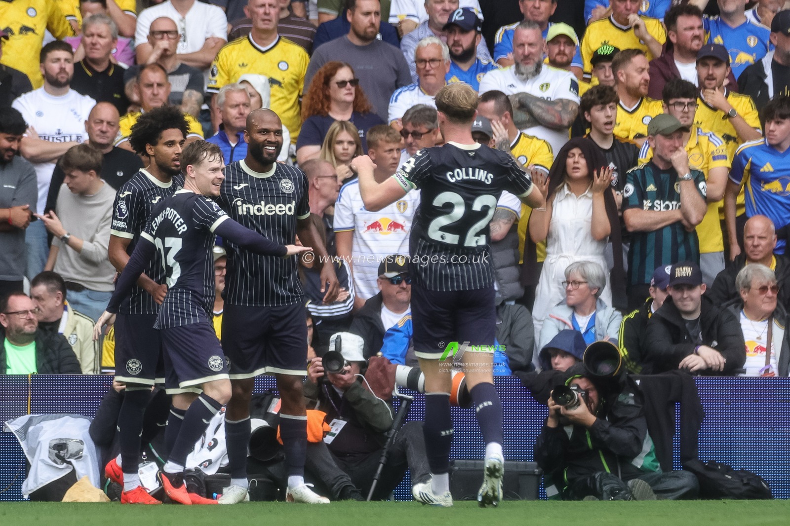 Kevin Schade of Brentford celebrates his goal to make it 0-1 with team mates during the Premier League match Leeds United vs Brentford at Elland Road, Leeds, United Kingdom on 30 August 2026

(Photo by Mark Cosgrove/News Images)
