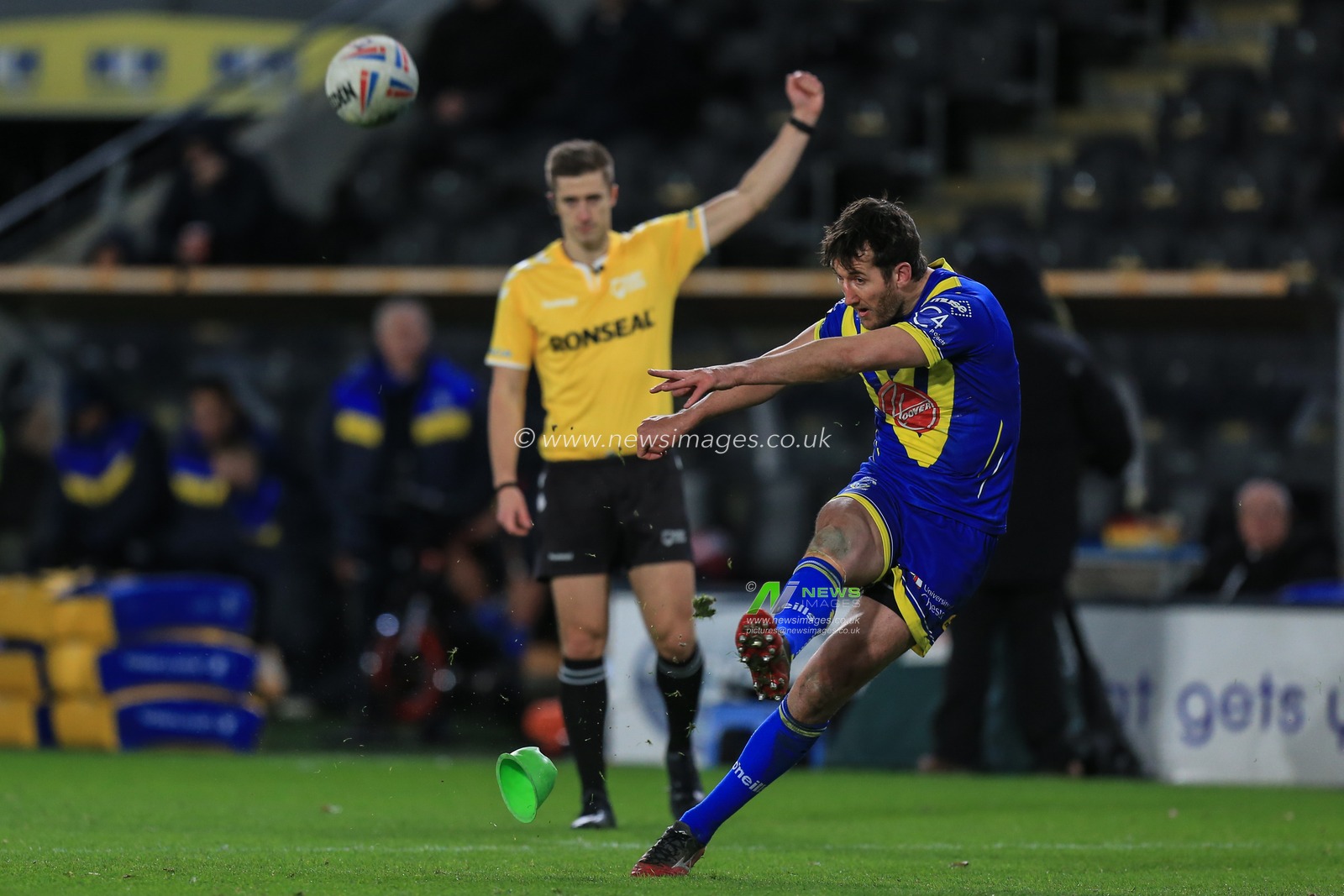 12th March 2020, KCOM Stadium, Hull, England; Betfred Super League, Hull FC v Warrington Wolves : Stefan Ratchford (1) of Warrington Wolves kicks a conversion kick