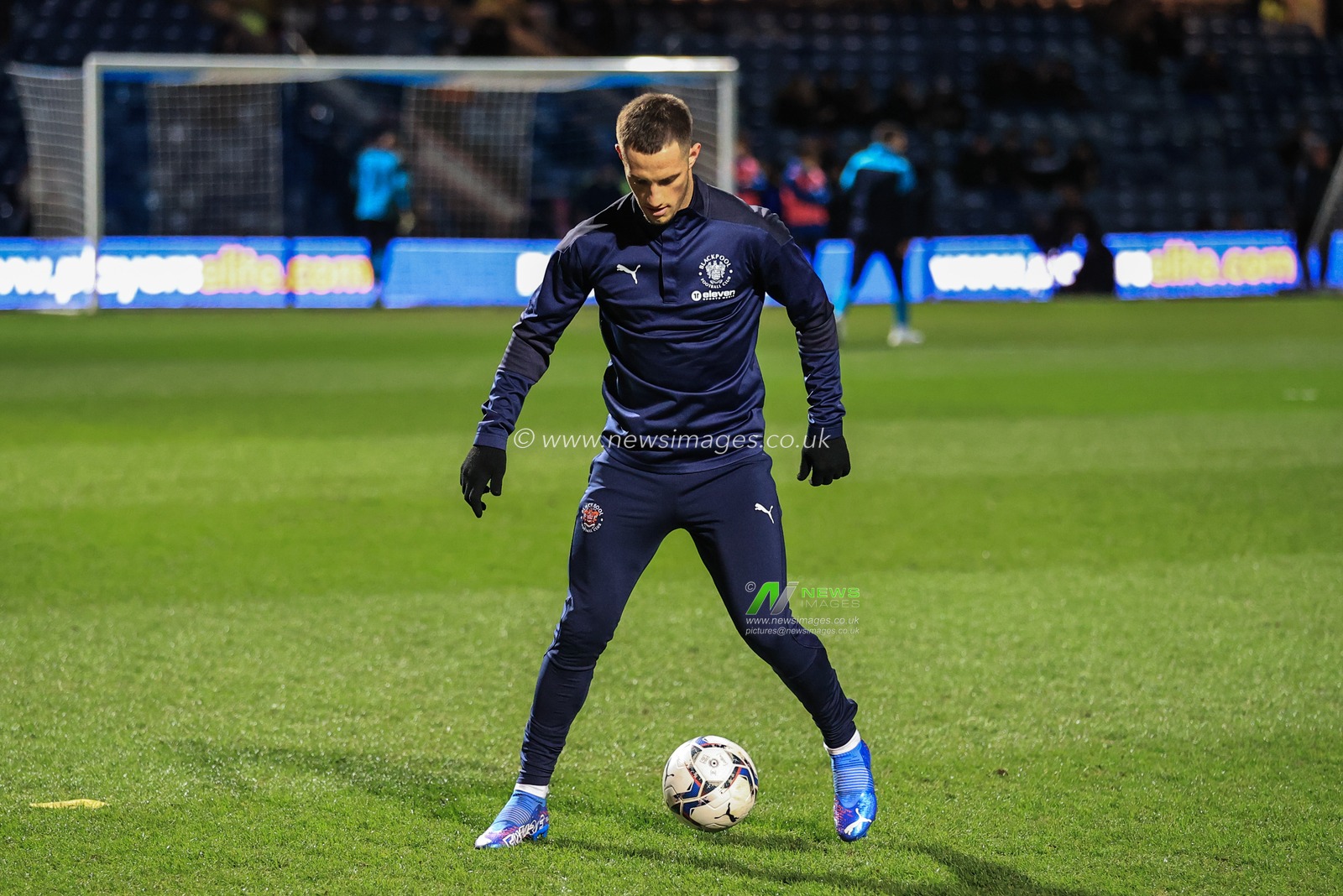 Jerry Yates #9 of Blackpool during the pre-game warmup