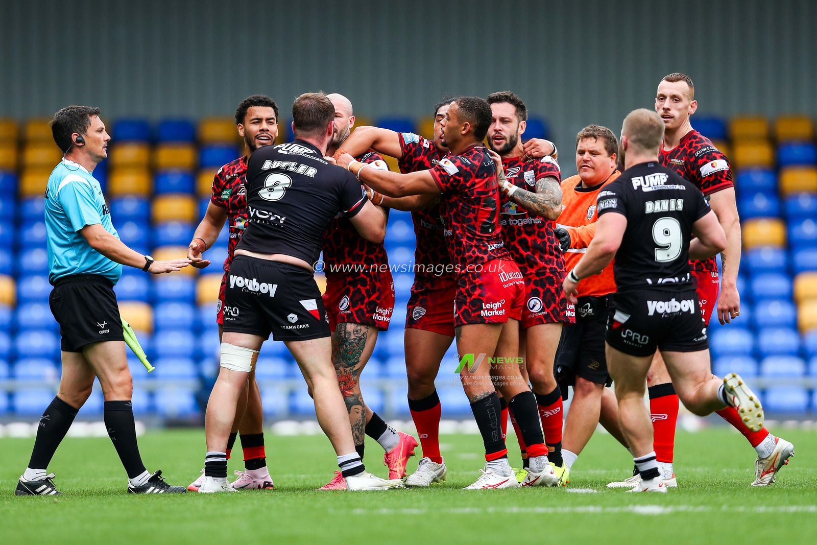 Rob Butler of London Broncos gets into a scrap with Gareth Oâ€™Brien and Zak Hardaker of Leigh Leopards, with other teammates joining in during the Betfred Super League Round 23 match London Broncos vs Leigh Leopards at Plough Lane, Wimbledon, United Kingdom, 25th August 2024

(Photo by Izzy Poles/News Images)