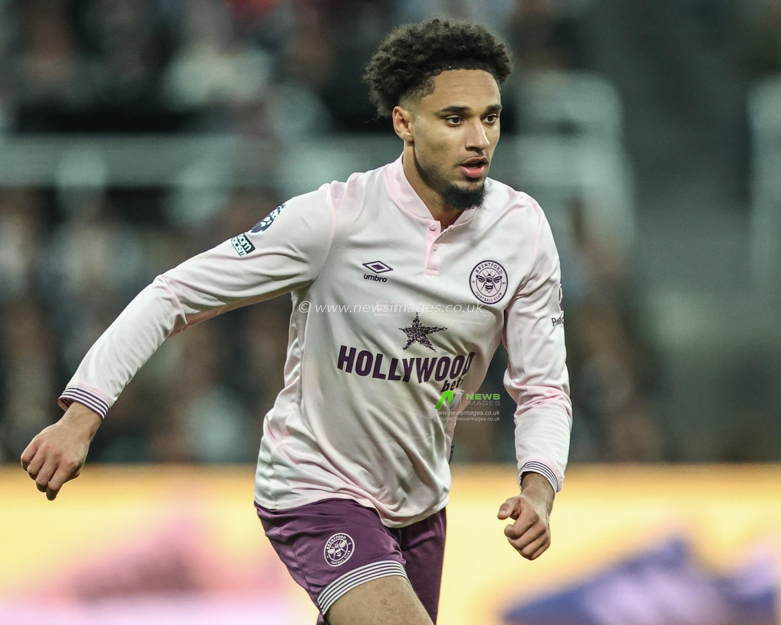 Kevin Schade of Brentford during the Premier League match Newcastle United vs Brentford at St. James's Park, Newcastle, United Kingdom, 2nd April 2025

(Photo by Alfie Cosgrove/News Images)