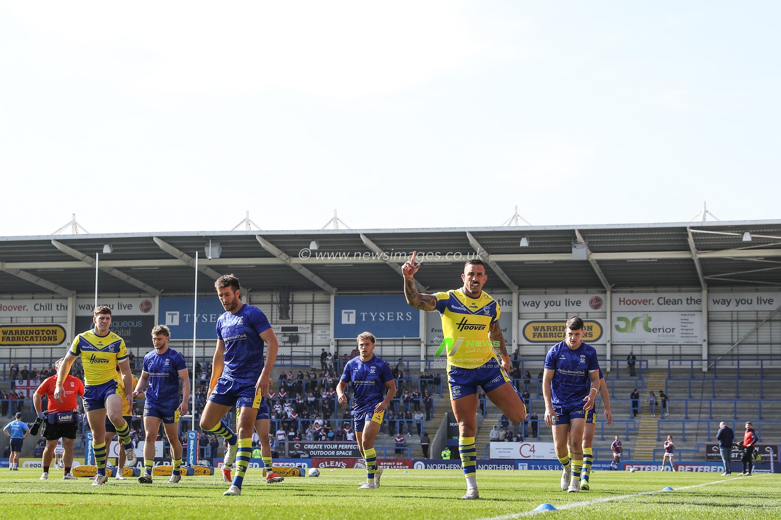 Paul Vaughan of Warrington Wolves during the pre-game warm up ahead of the Betfred Super League Round 4 match Warrington Wolves vs Wakefield Trinity at Halliwell Jones Stadium, Warrington, United Kingdom, 9th March 2025

(Photo by Gareth Evans/News Images)