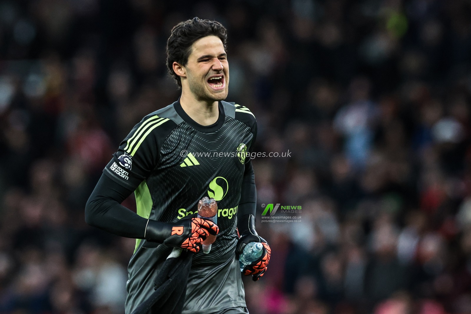 Manchester United goalkeeper Senne Lammens during the Premier League match Manchester United vs Leeds United at Old Trafford, Manchester, United Kingdom on 13 April 2026

(Photo by Mark Cosgrove/News Images)