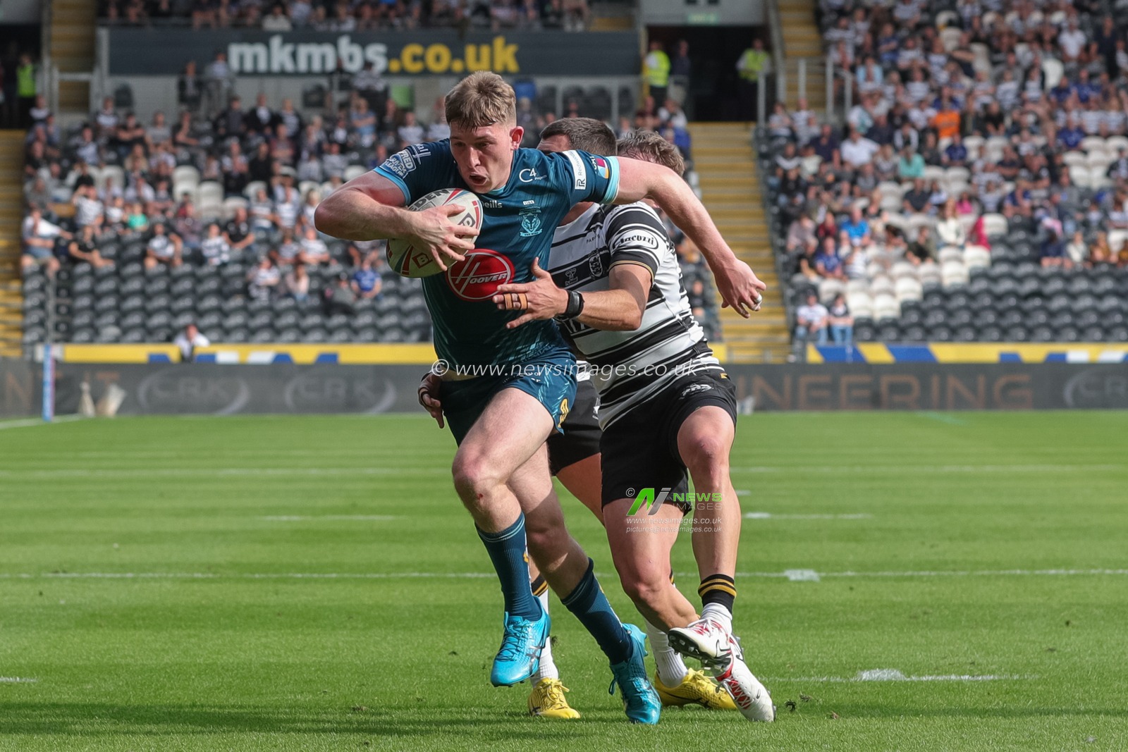 Matty Nicholson #12 of Warrington Wolves runs with the ball during the Betfred Super League Round 23 match Hull FC vs Warrington Wolves at MKM Stadium, Hull, United Kingdom, 26th August 2023

(Photo by James Heaton/News Images)
