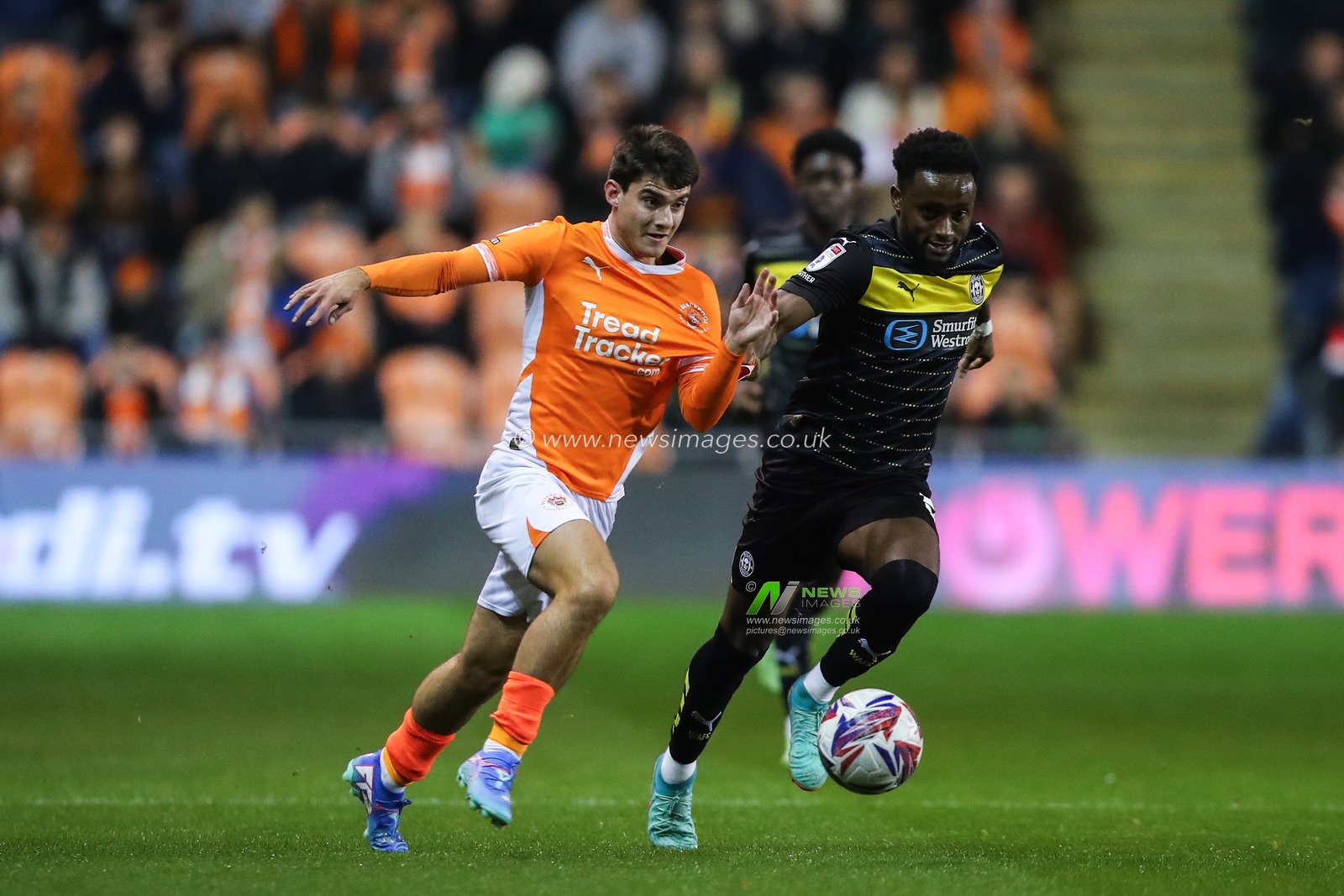 Rob Apter of Blackpool breaks with the ball during the Sky Bet League 1 match Blackpool vs Wigan Athletic at Bloomfield Road, Blackpool, United Kingdom, 28th October 2024

(Photo by Gareth Evans/News Images)