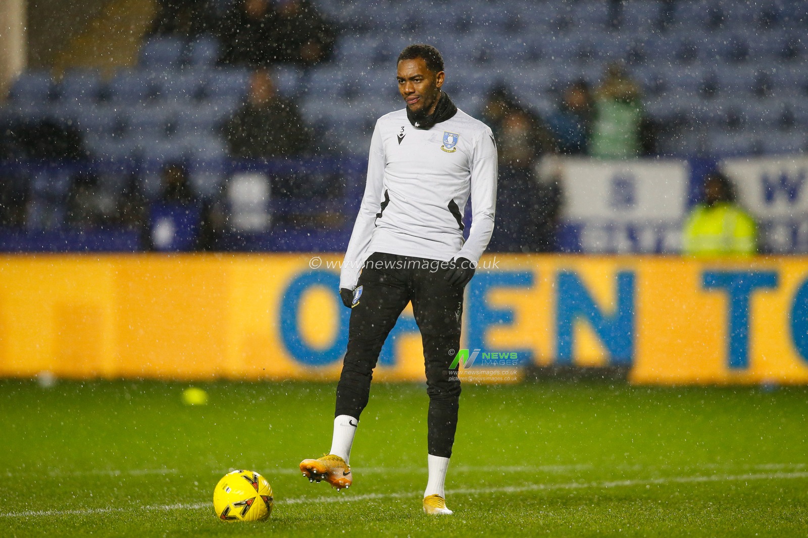 Jaden Brown #3 of Sheffield Wednesday warms up before the Emirates FA Cup Third Round match Sheffield Wednesday vs Newcastle United at Hillsborough, Sheffield, United Kingdom, 7th January 2023

(Photo by Ben Early/News Images)